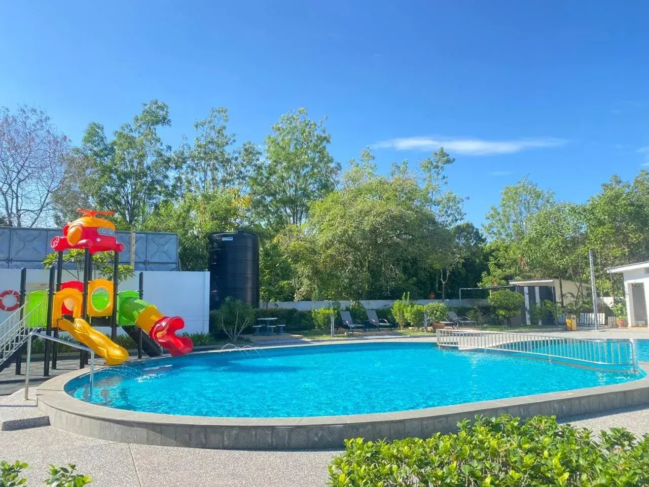Swimming pool in MITC Hotel Swimming pool in MITC Hotel