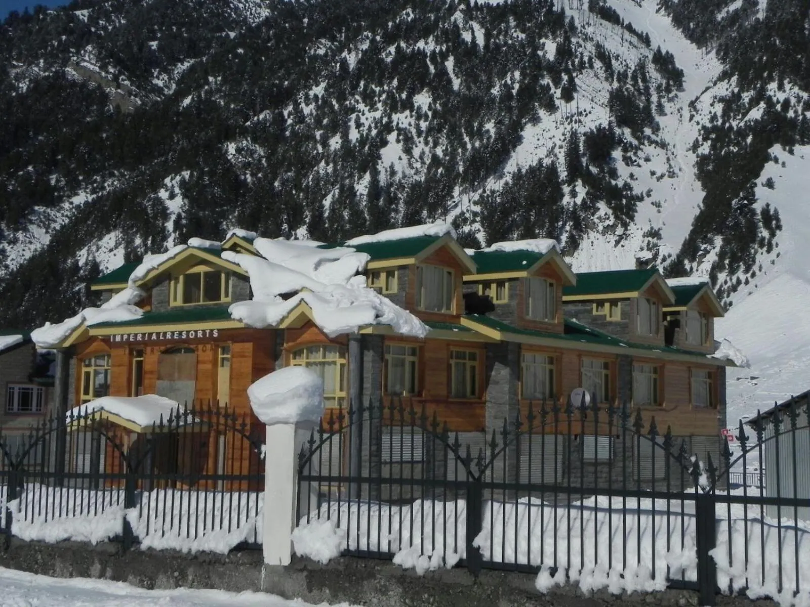 Property building in Hotel Imperial Resorts