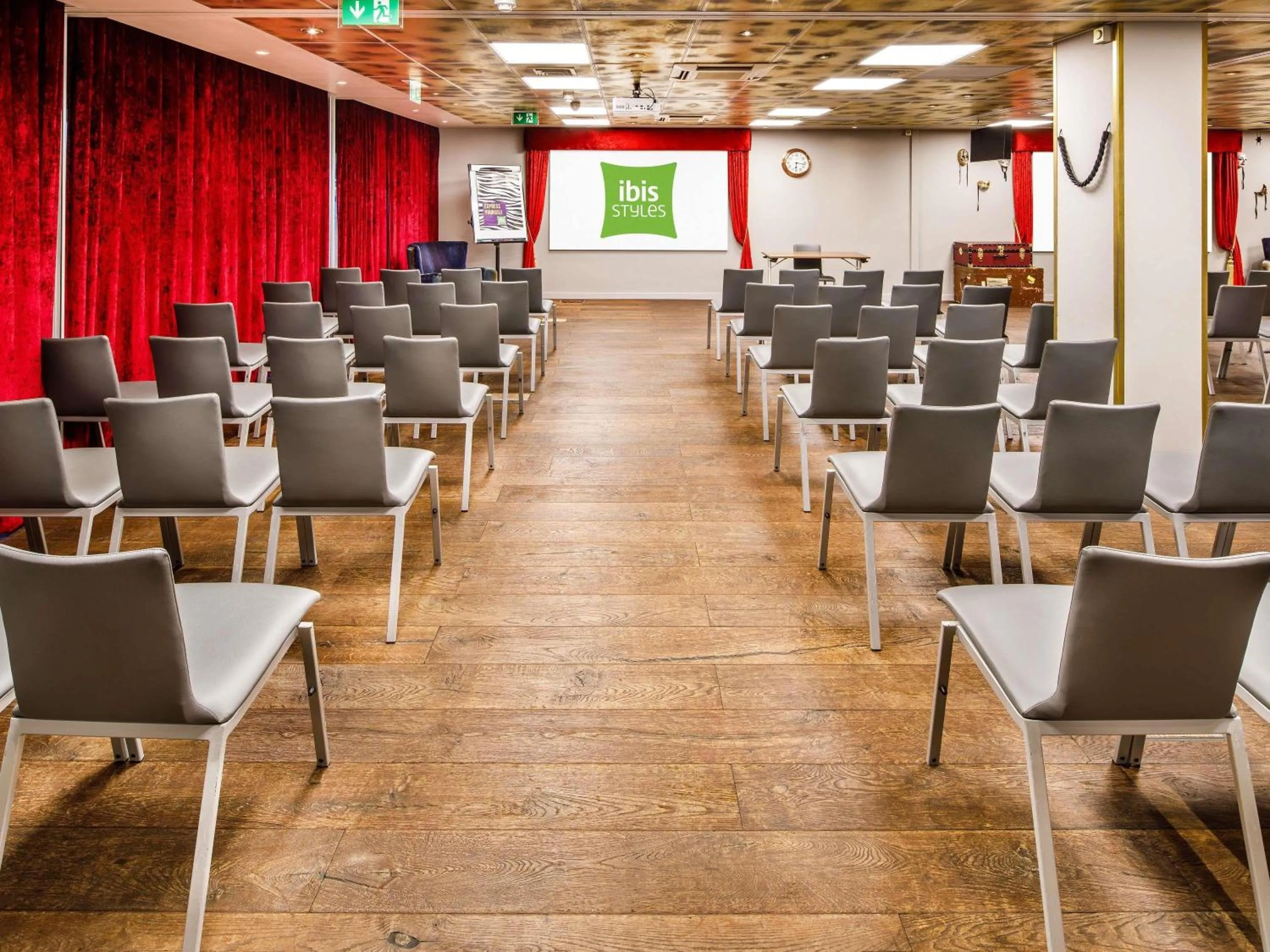 Meeting/conference room in ibis Styles London Southwark - near Borough Market