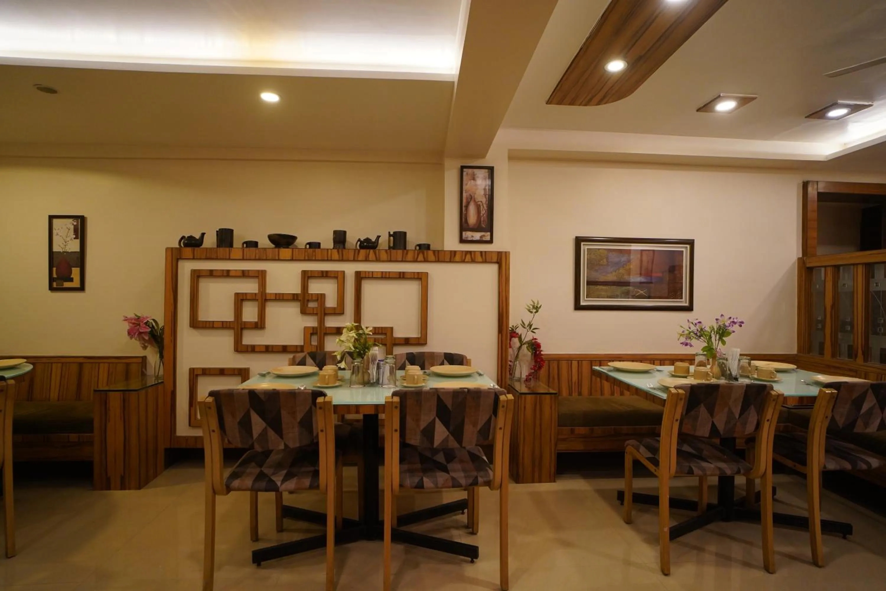 Restaurant/places to eat in Hotel GK Palace