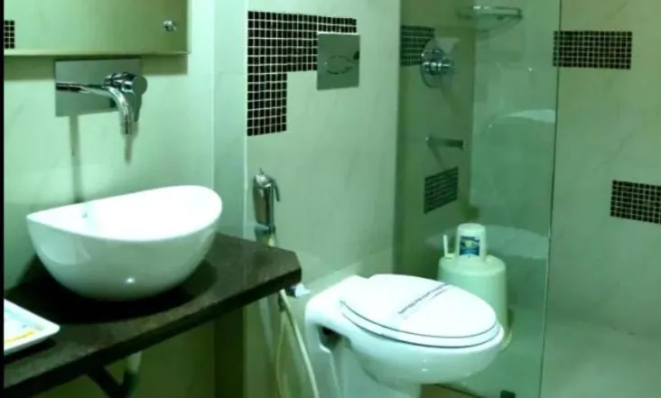 Toilet in Hotel GK Palace