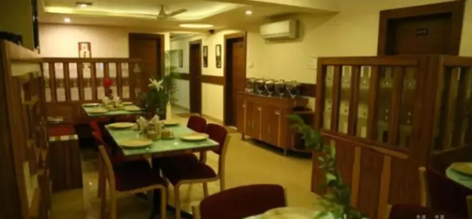 Restaurant/places to eat in Hotel GK Palace