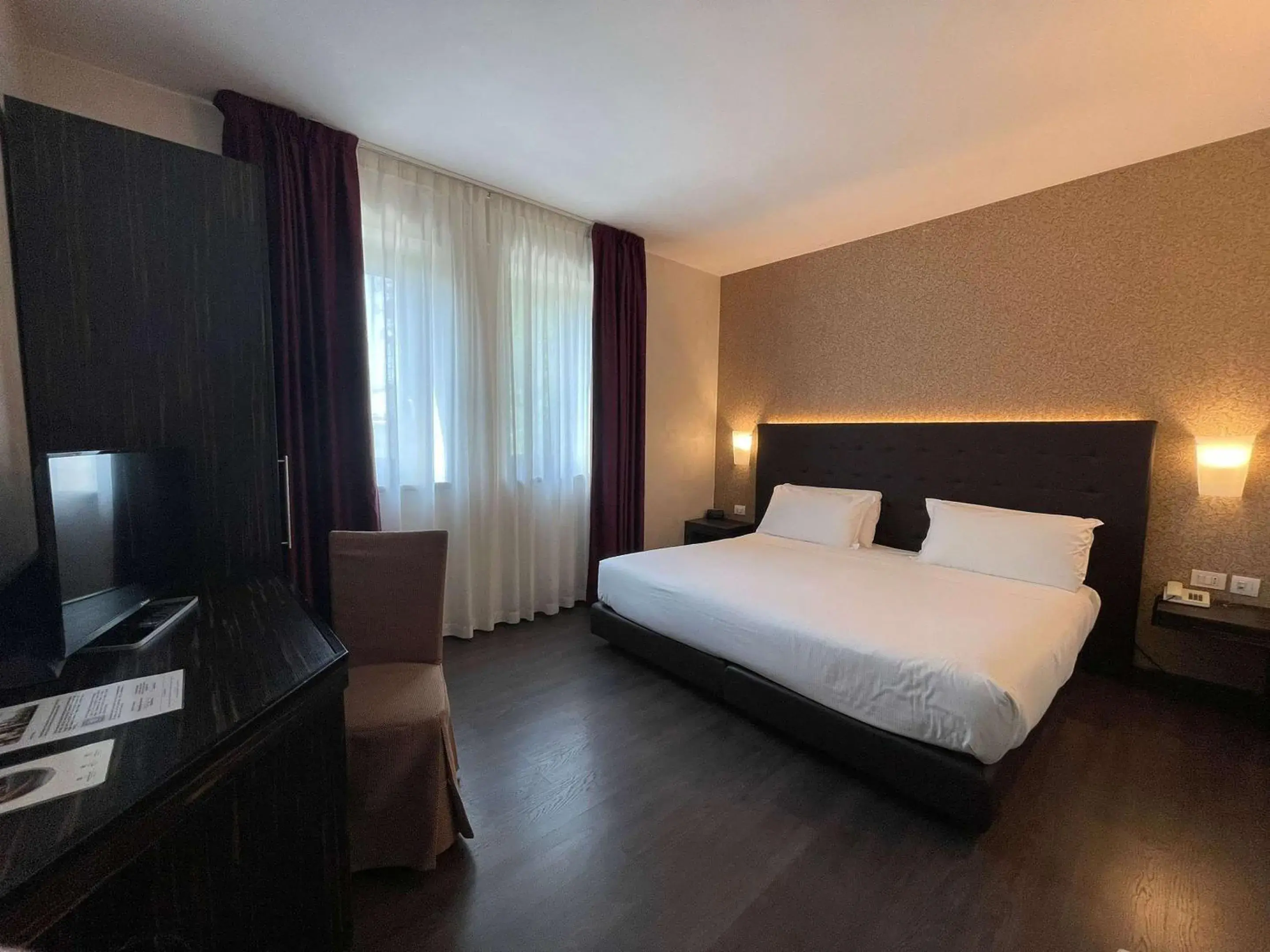 Classic Queen Room - single occupancy in Best Western Park Hotel Continental Classic Queen Room - single occupancy in Best Western Park Hotel Continental