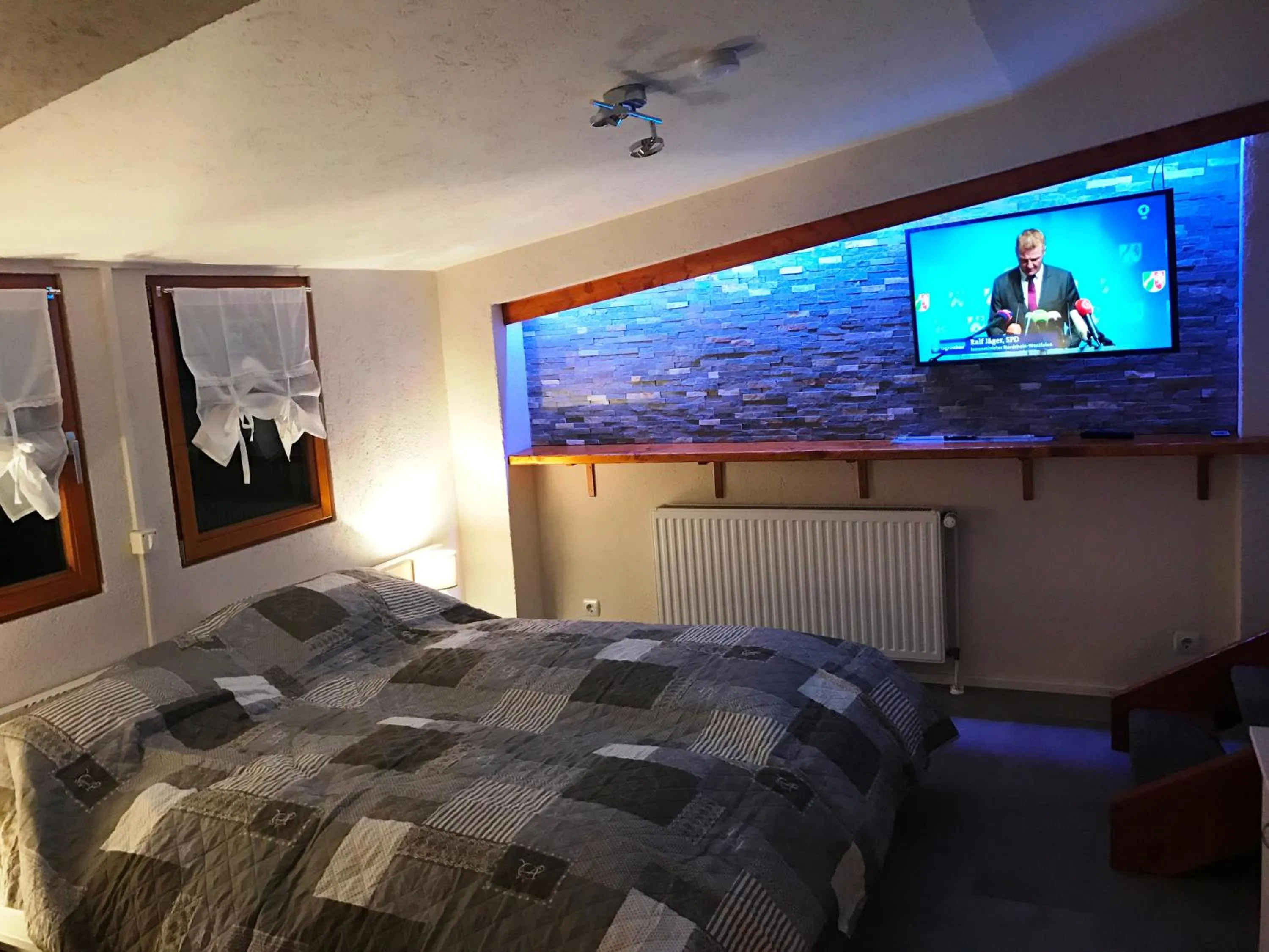 TV and multimedia, Bed in Haus Talblick
