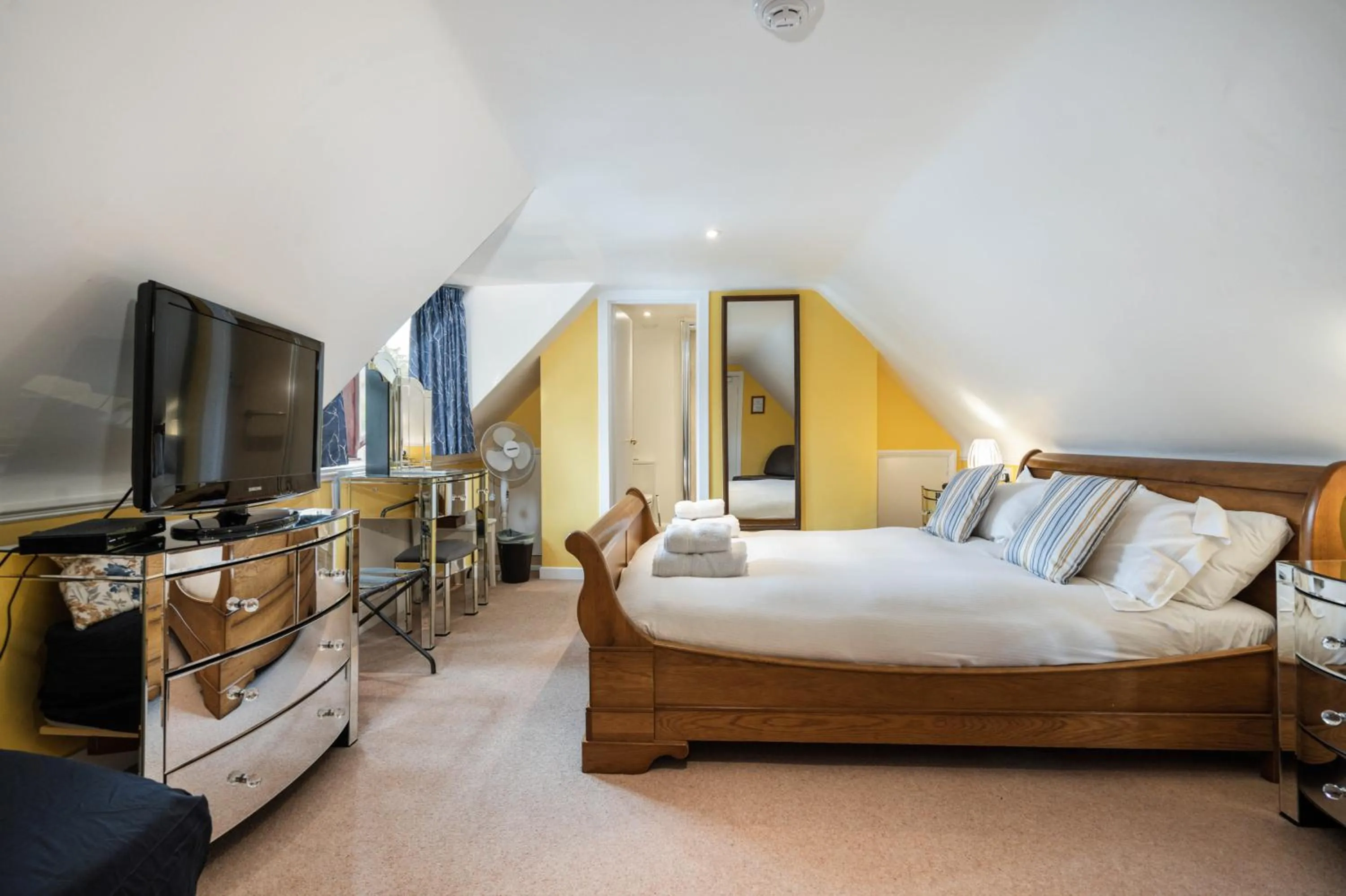 Bed in The Rowan Tree Country Hotel