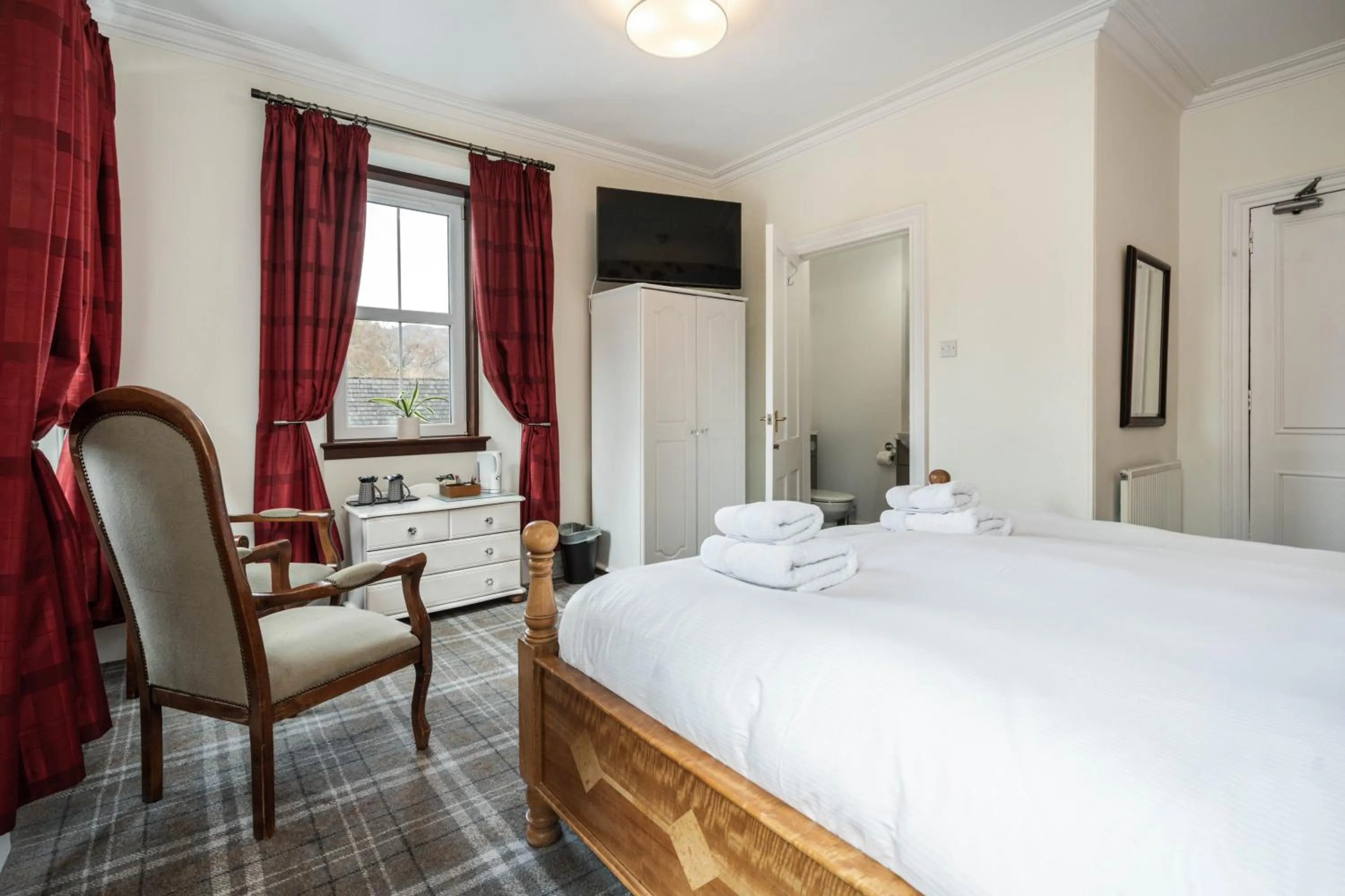 Bed in The Rowan Tree Country Hotel