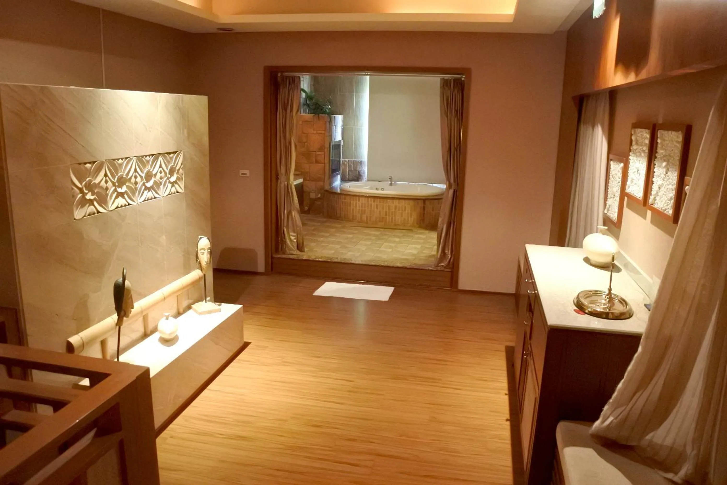 Bathroom, Bed in North Country Motel