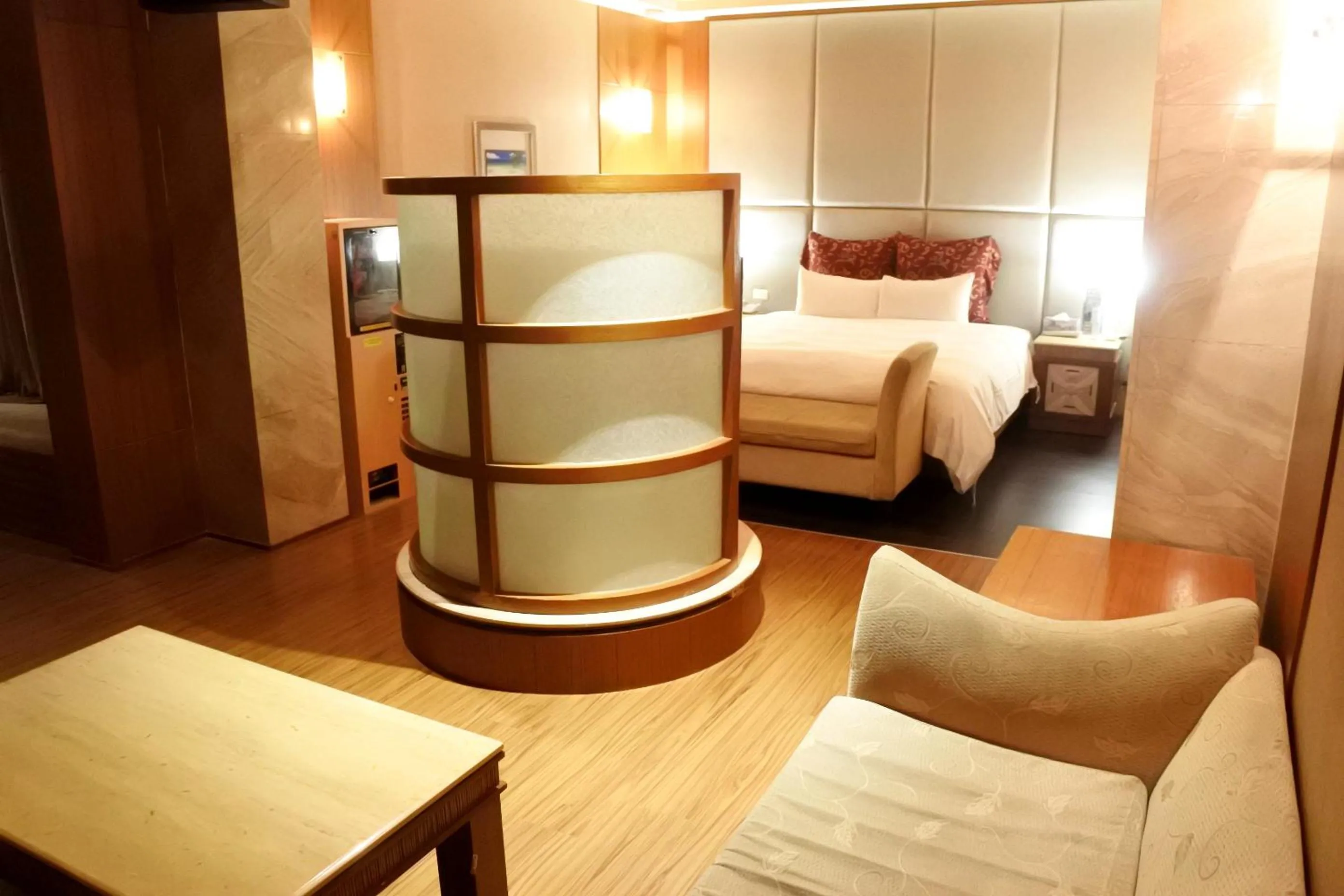 Photo of the whole room, Bed in North Country Motel