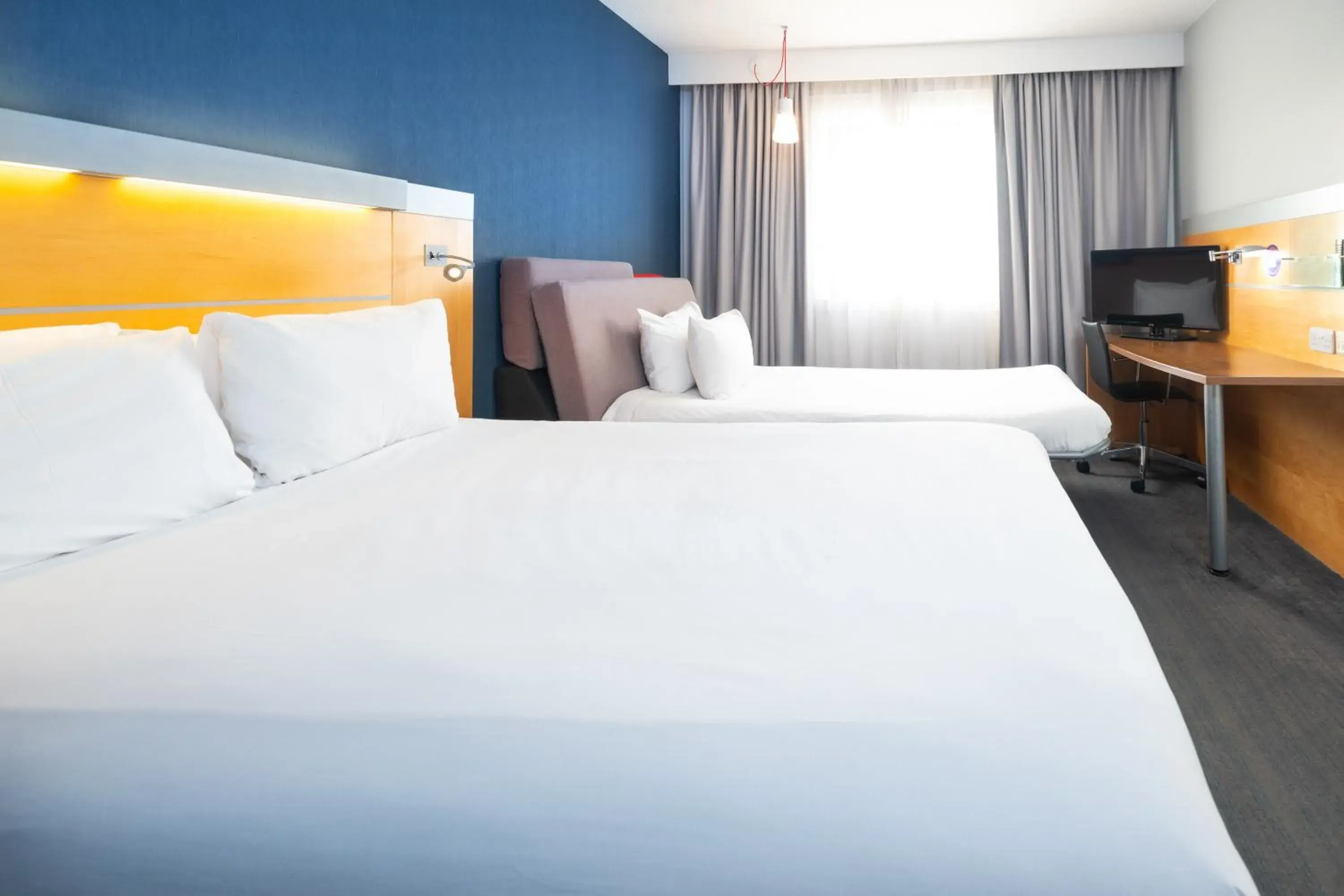 Bedroom, Bed in Holiday Inn Express Bedford by IHG Bedroom, Bed in Holiday Inn Express Bedford by IHG