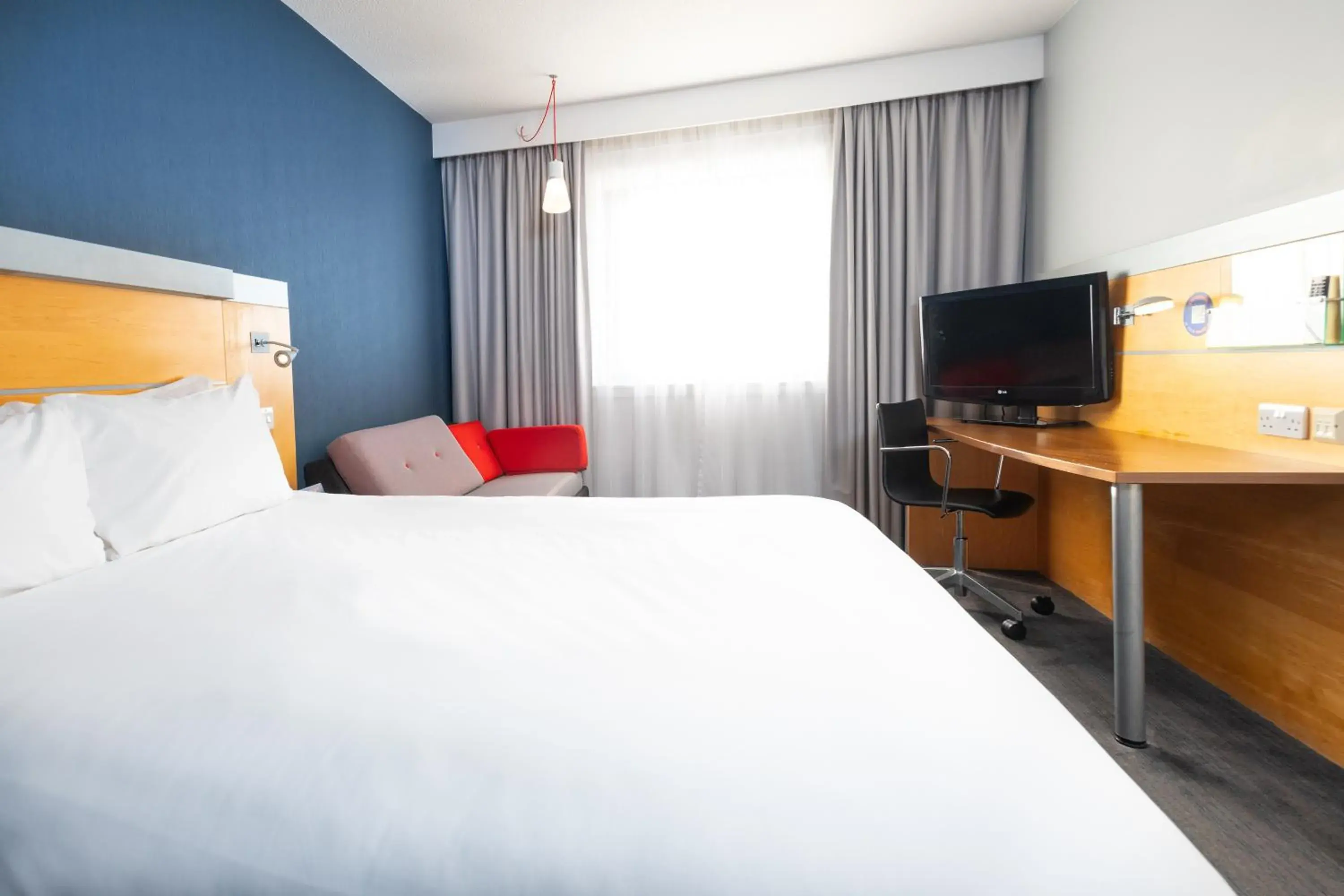 Bedroom, Bed in Holiday Inn Express Bedford by IHG Bedroom, Bed in Holiday Inn Express Bedford by IHG