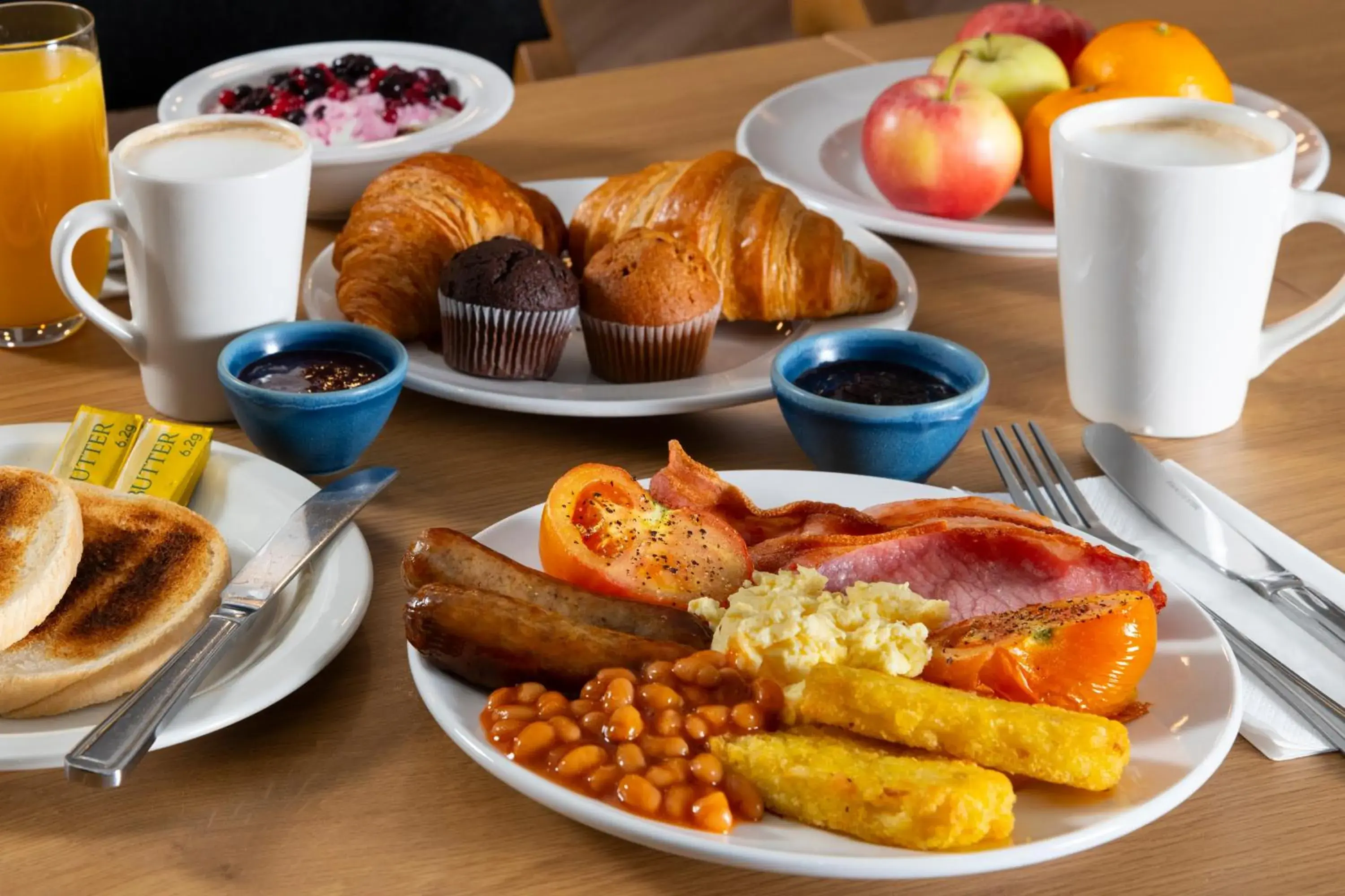 Breakfast in Holiday Inn Express Bedford by IHG Breakfast in Holiday Inn Express Bedford by IHG