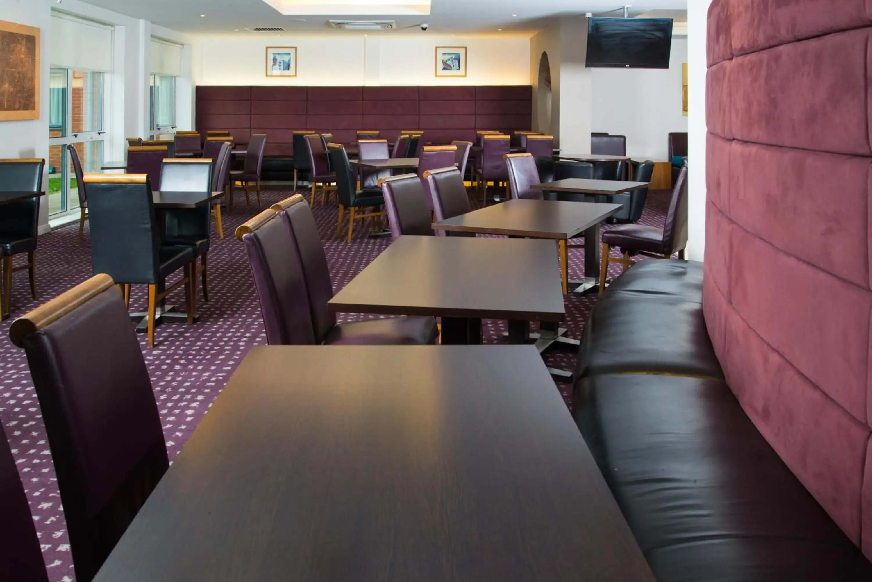 Restaurant/places to eat in Holiday Inn Express Bedford by IHG Restaurant/places to eat in Holiday Inn Express Bedford by IHG