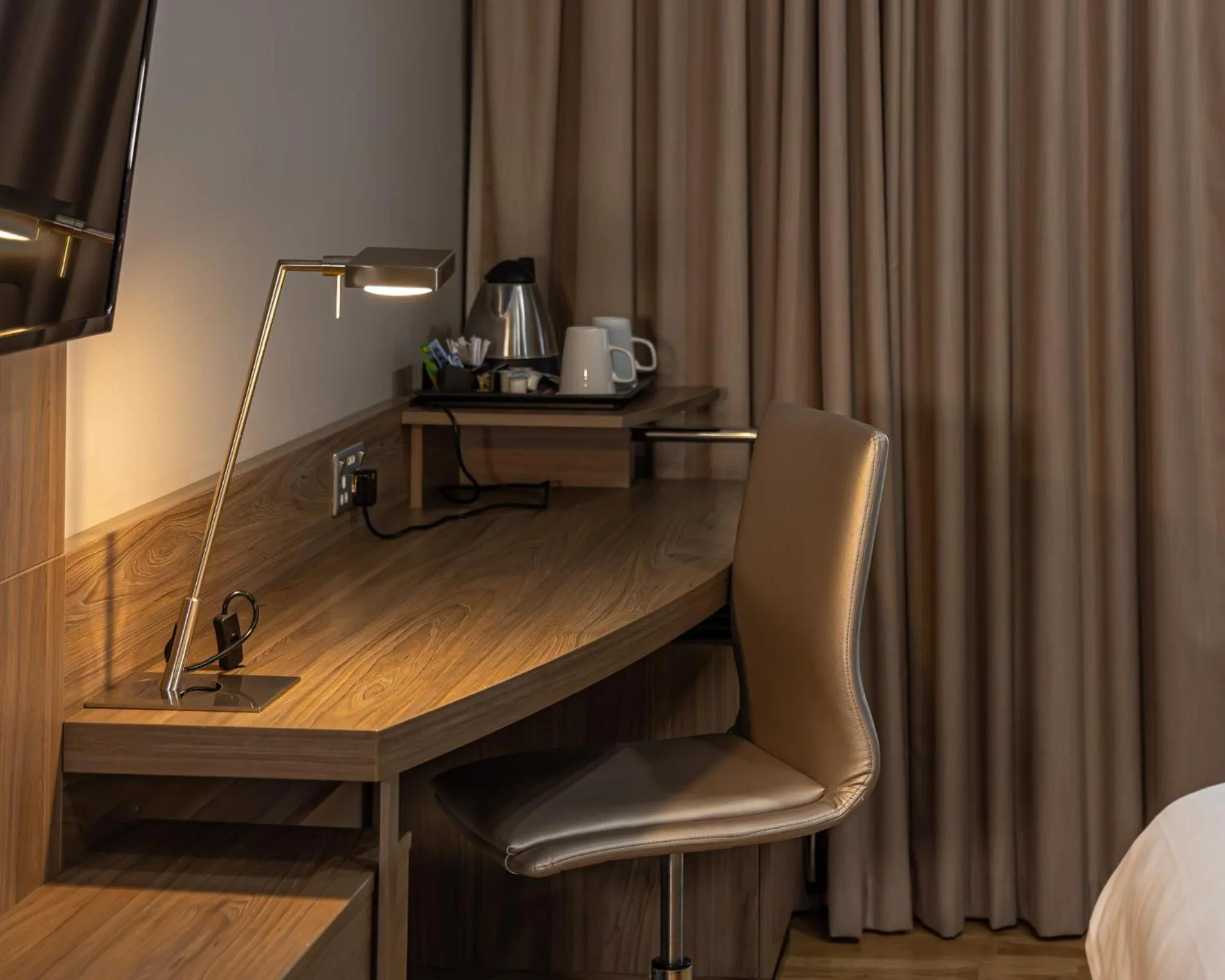 Photo of the whole room, Bed in Holiday Inn London West by IHG