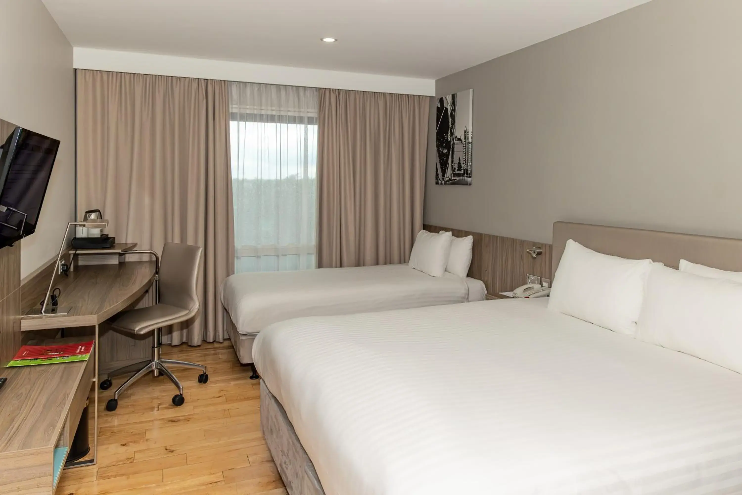 Bed in Holiday Inn London West by IHG Bed in Holiday Inn London West by IHG