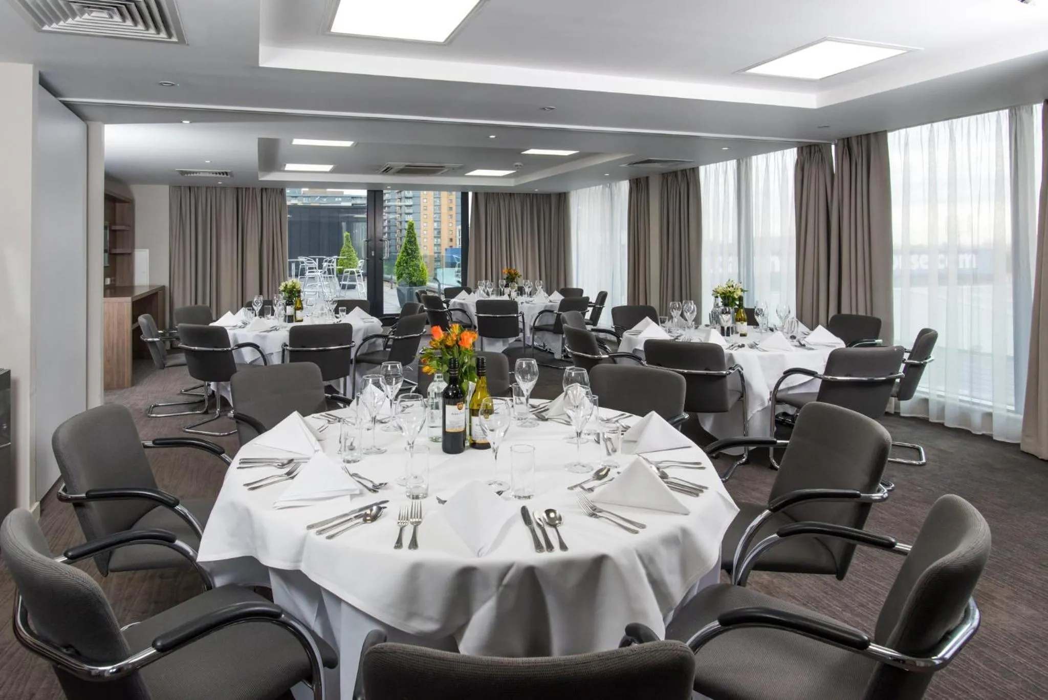 Banquet/Function facilities in Holiday Inn London West by IHG