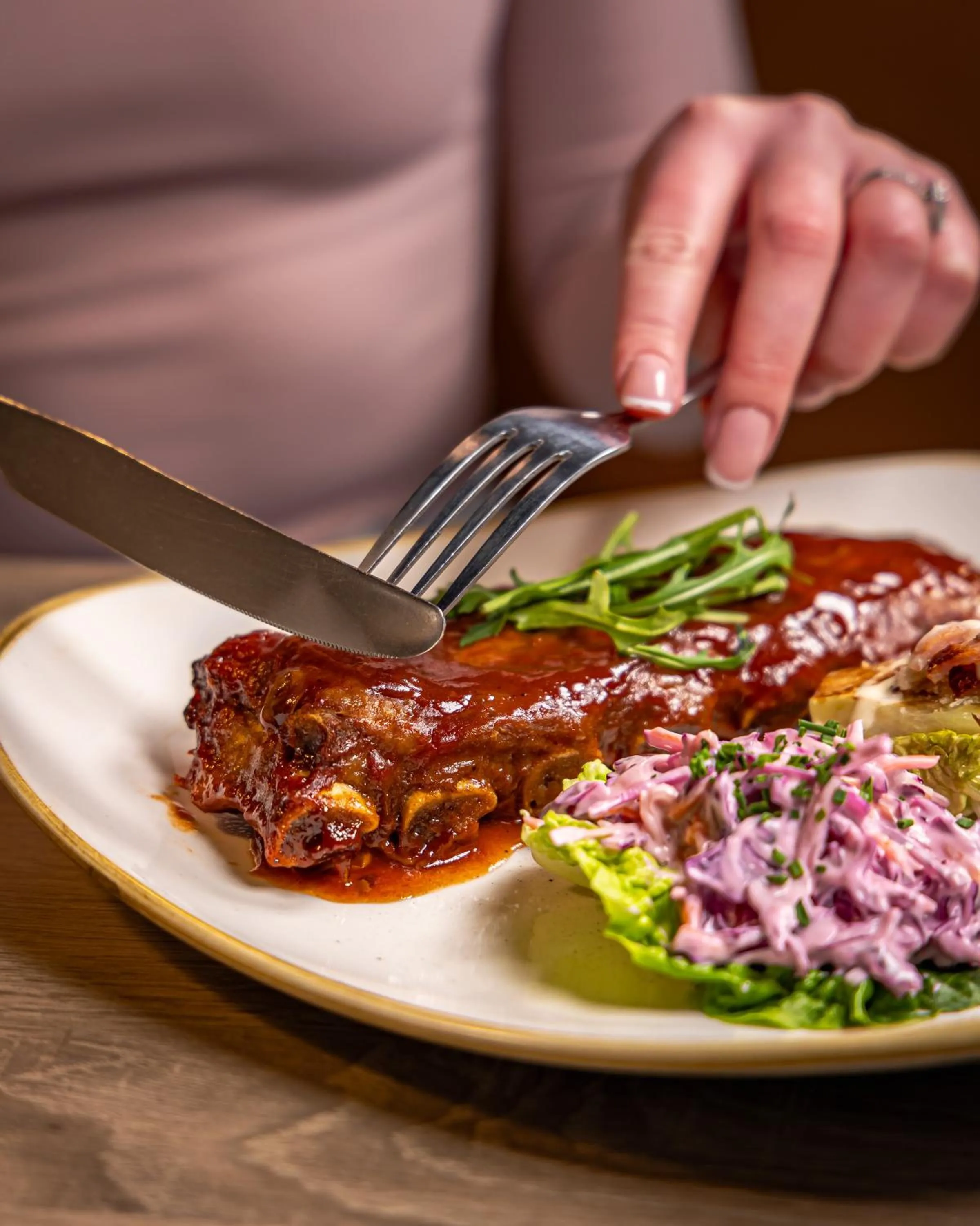 Food and drinks in Holiday Inn London West by IHG