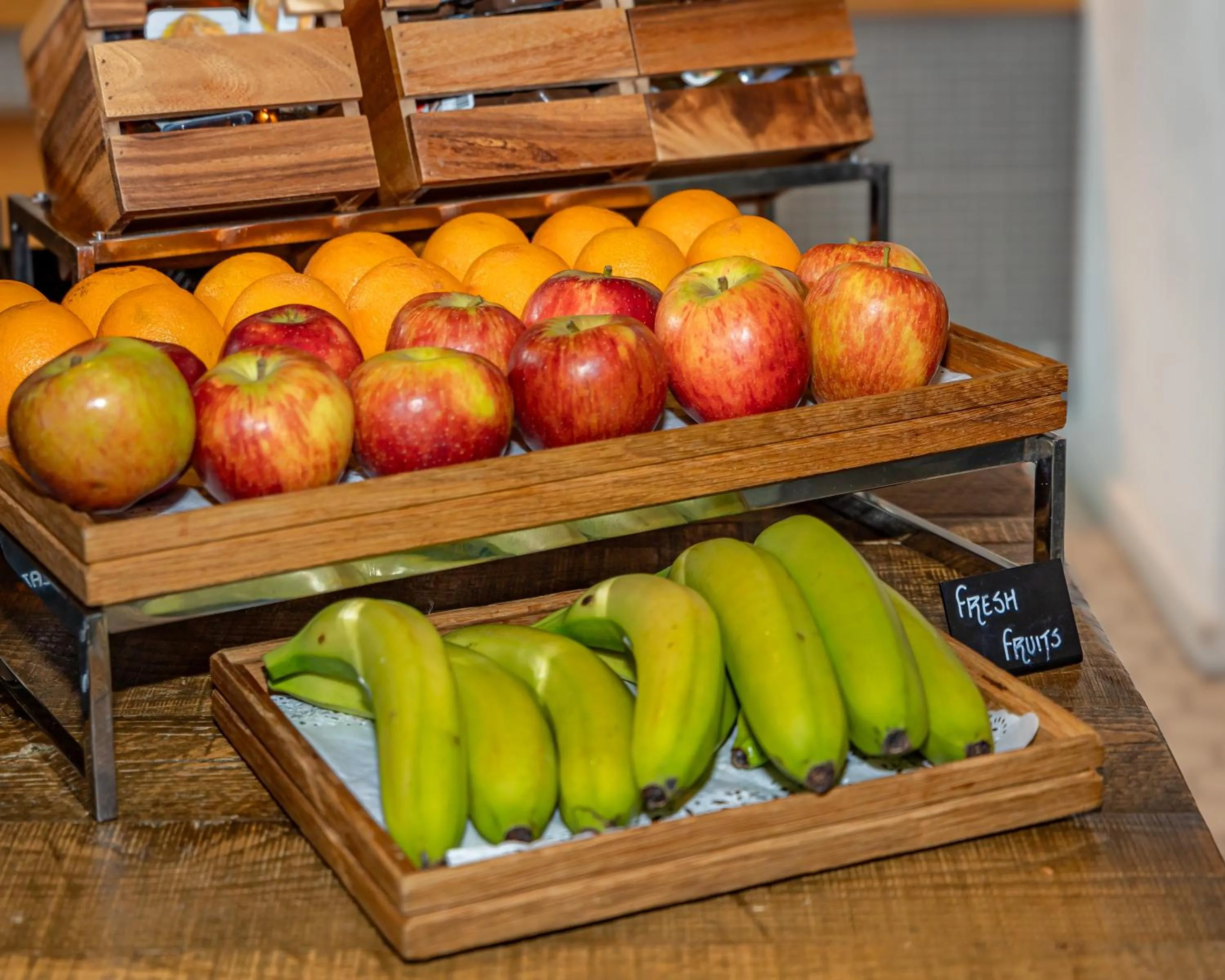 Food and drinks in Holiday Inn London West by IHG