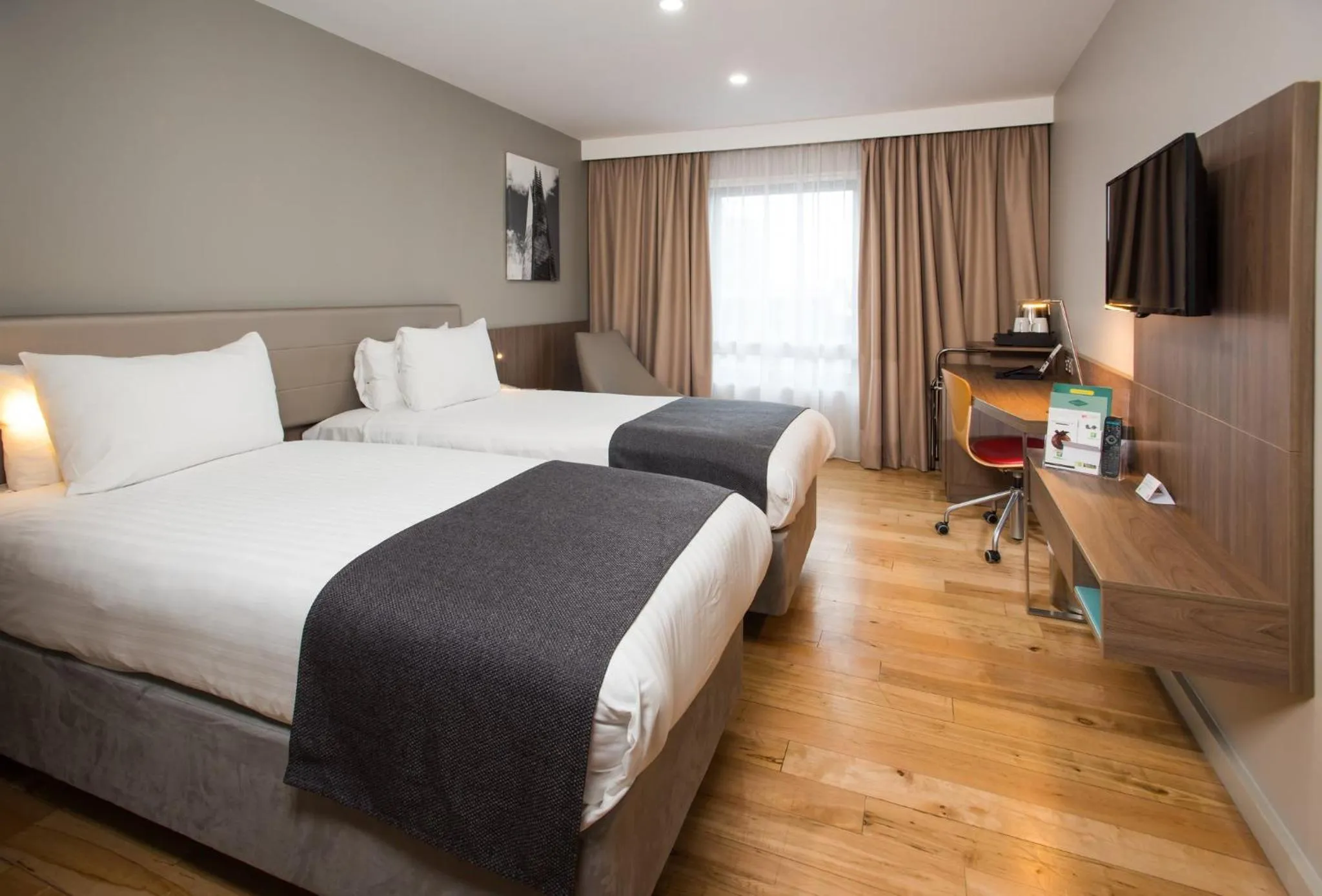 Photo of the whole room, Bed in Holiday Inn London West by IHG
