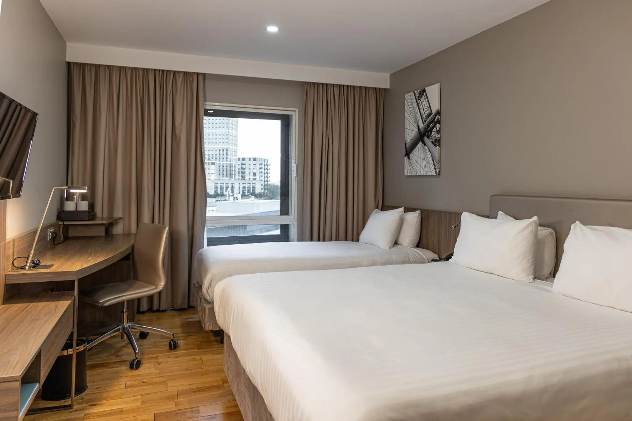 Photo of the whole room, Bed in Holiday Inn London West by IHG