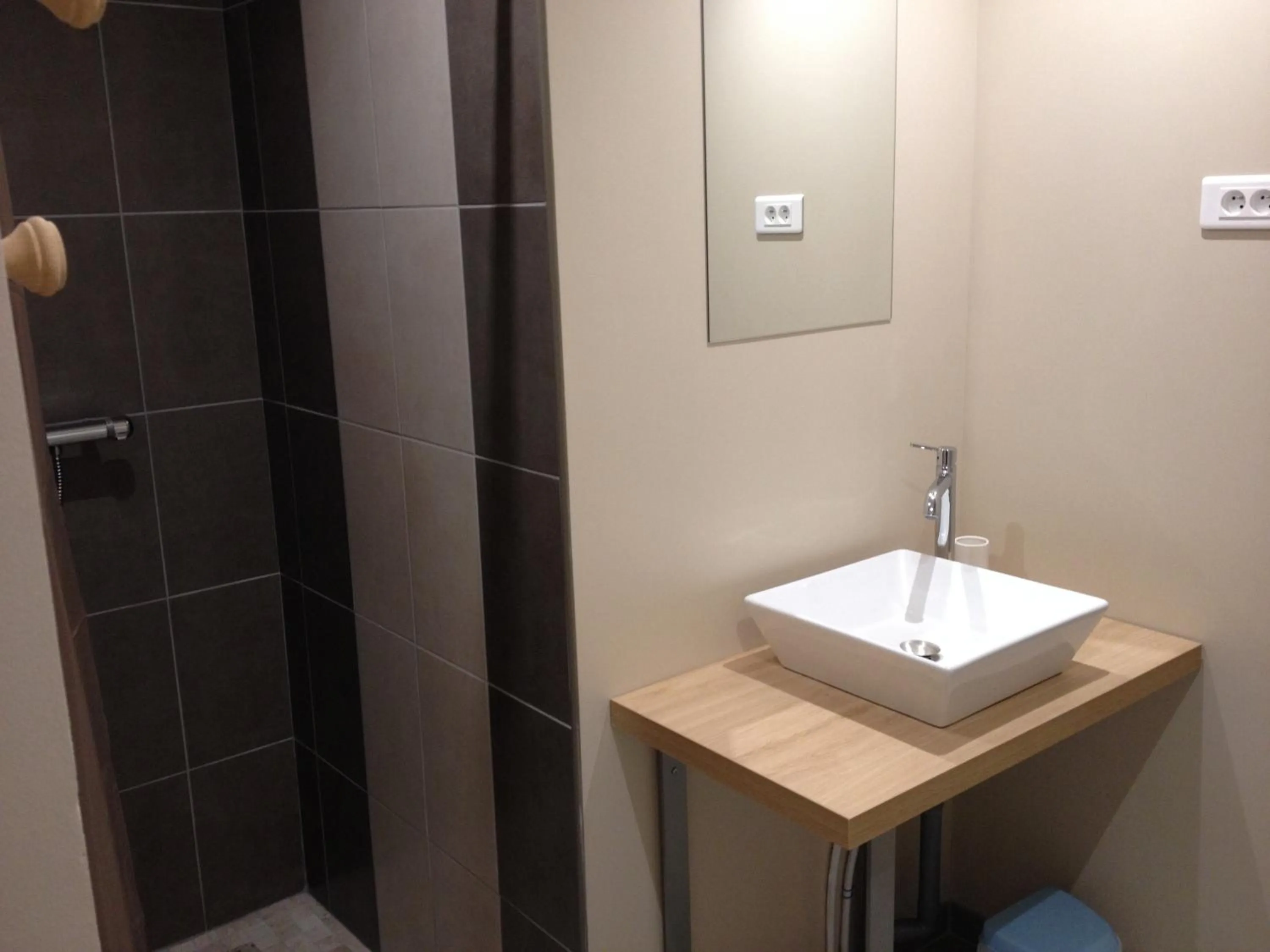 Shower in La Cense Hebron