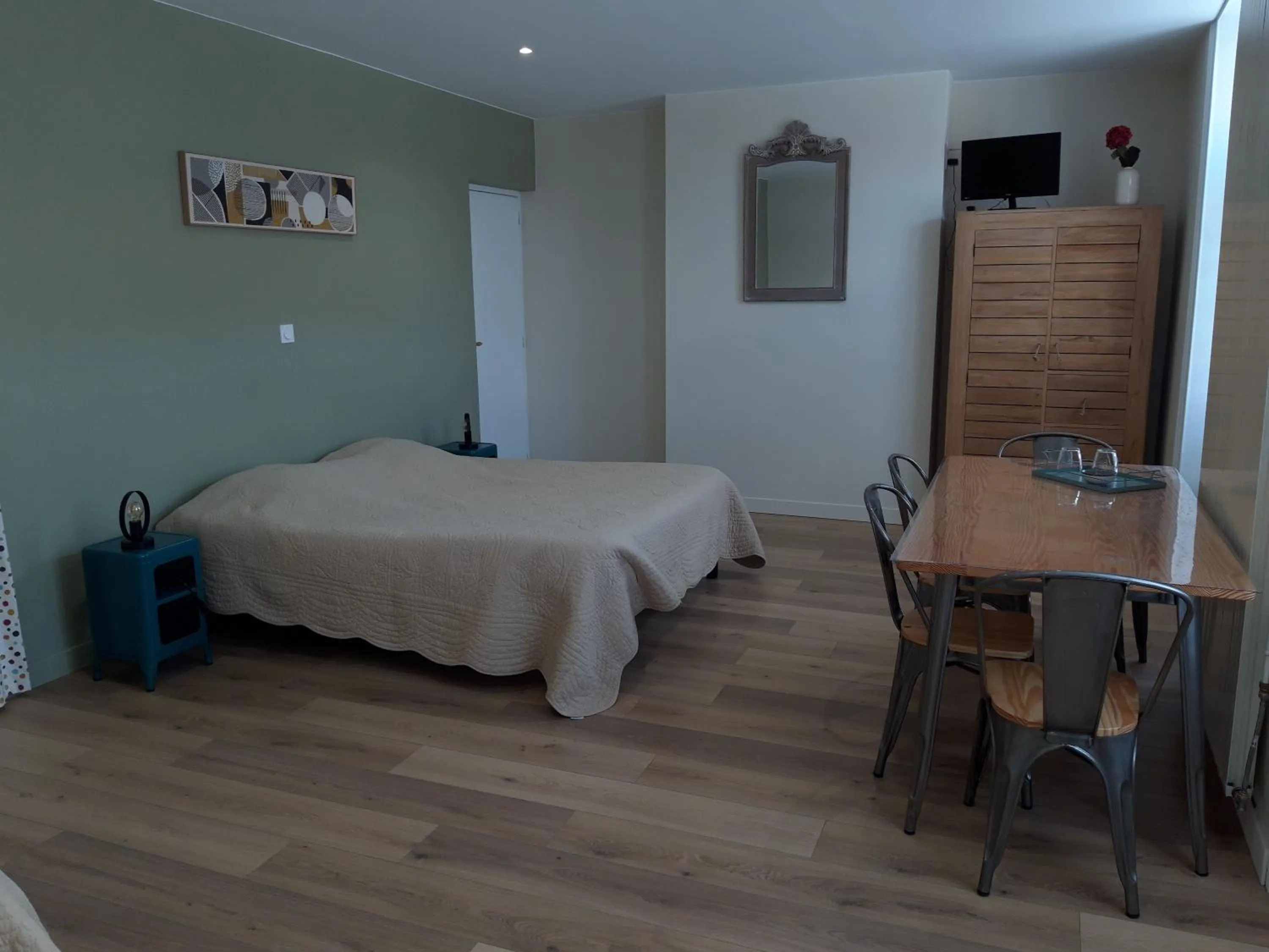 Photo of the whole room, Bed in La Cense Hebron