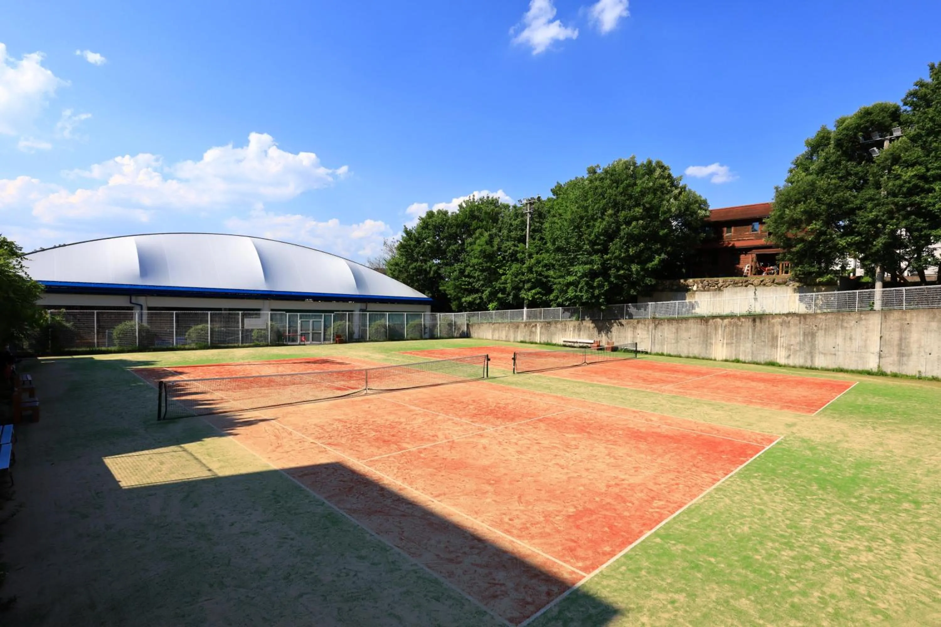 Tennis court in Hill Hotel Sunpia Iga