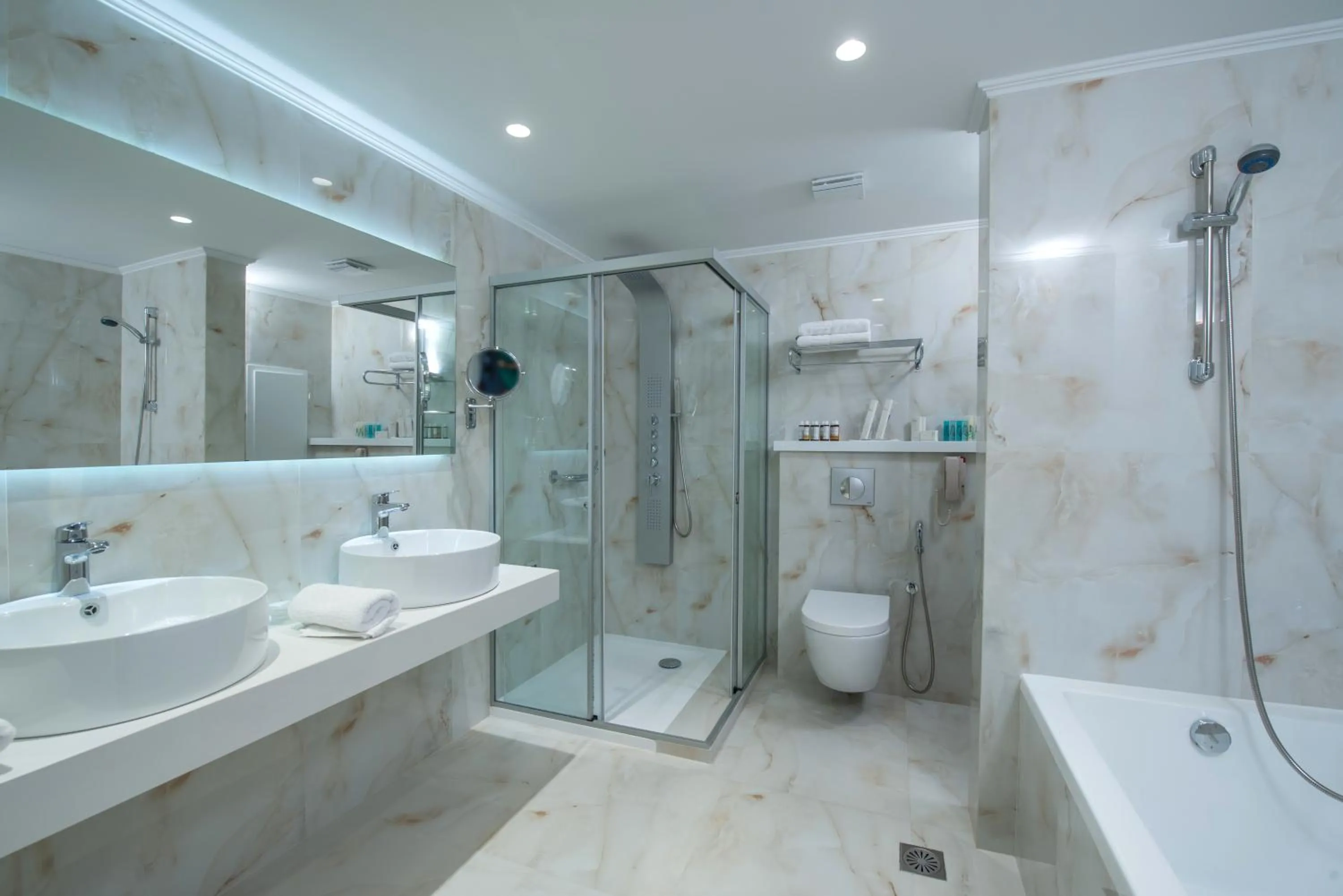 Shower in Rethymno Palace