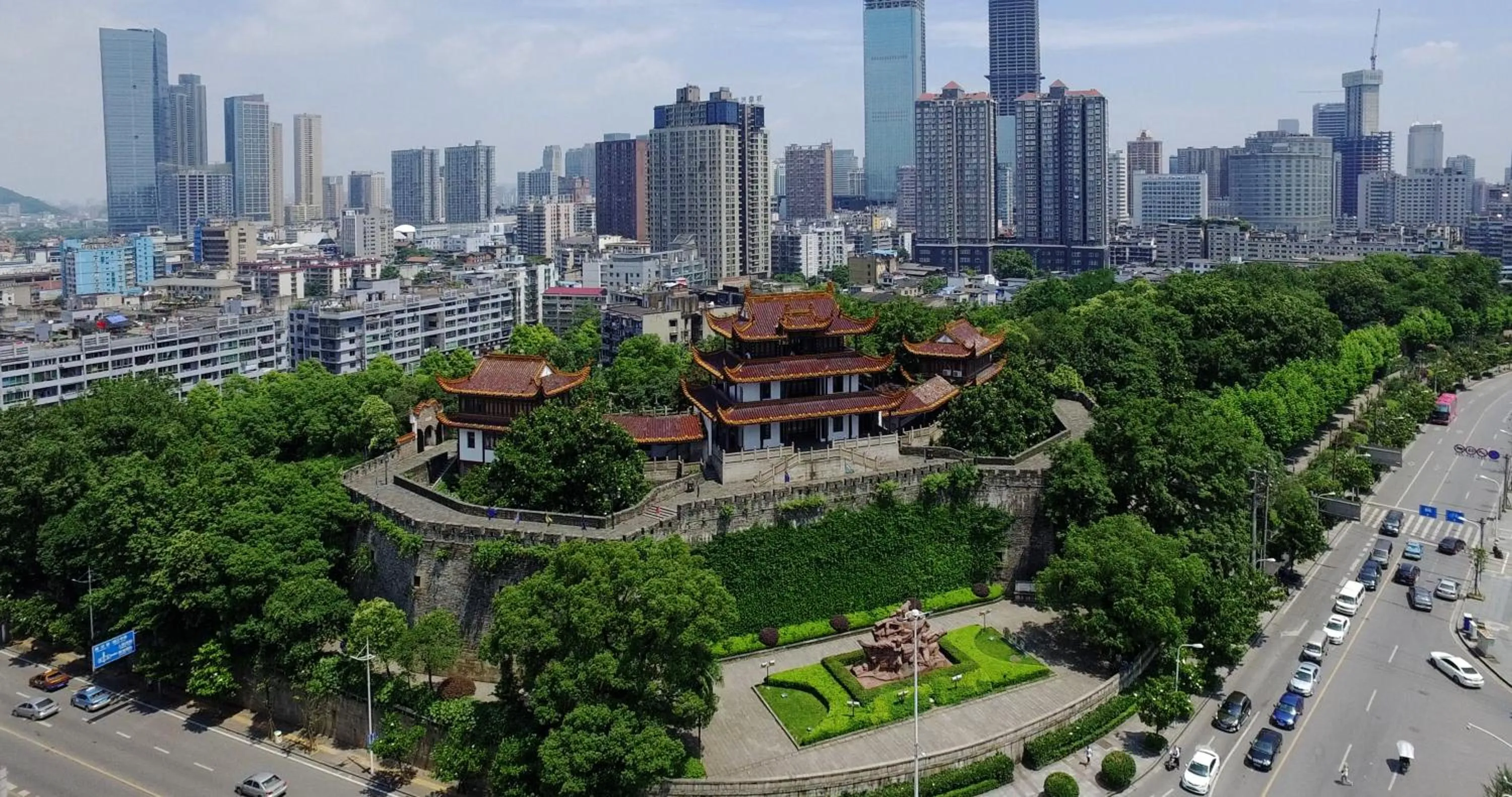 Nearby landmark in Modena by Fraser Changsha