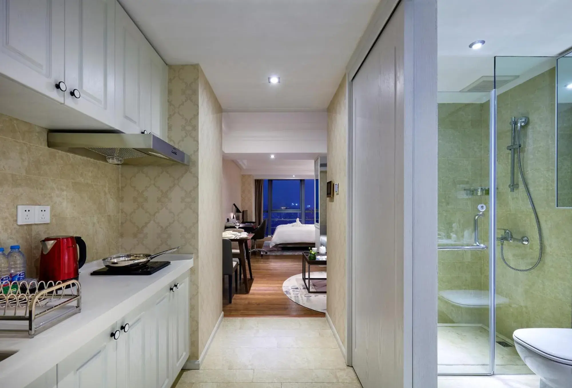 Kitchen or kitchenette, Bed in Modena by Fraser Changsha Kitchen or kitchenette, Bed in Modena by Fraser Changsha