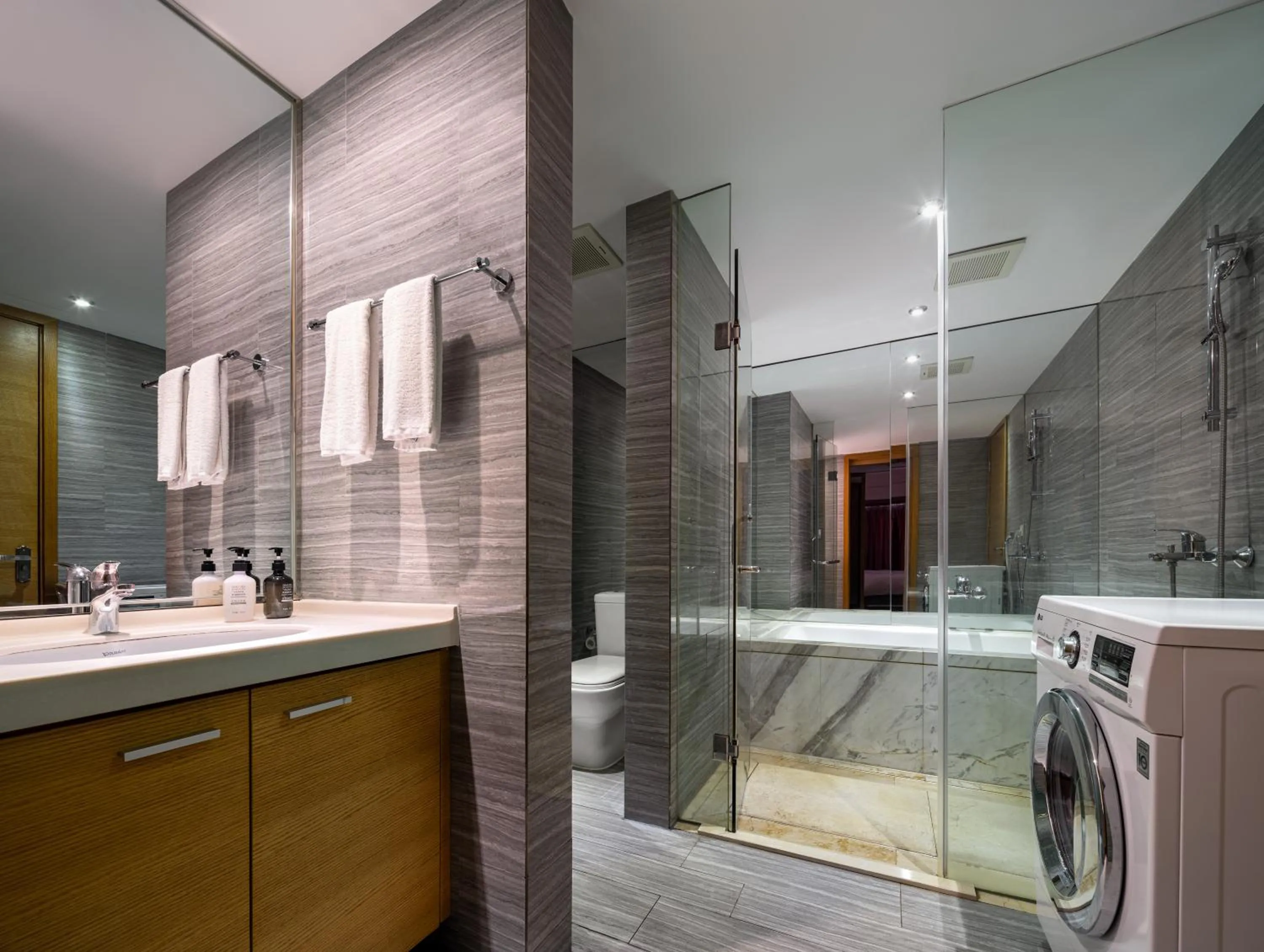 Bathroom in Modena by Fraser Changsha