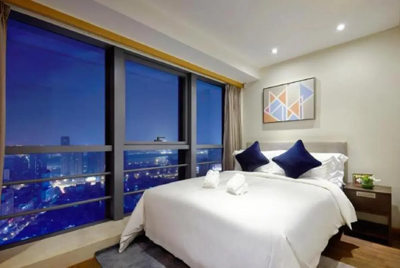 Bed in Modena by Fraser Changsha Bed in Modena by Fraser Changsha