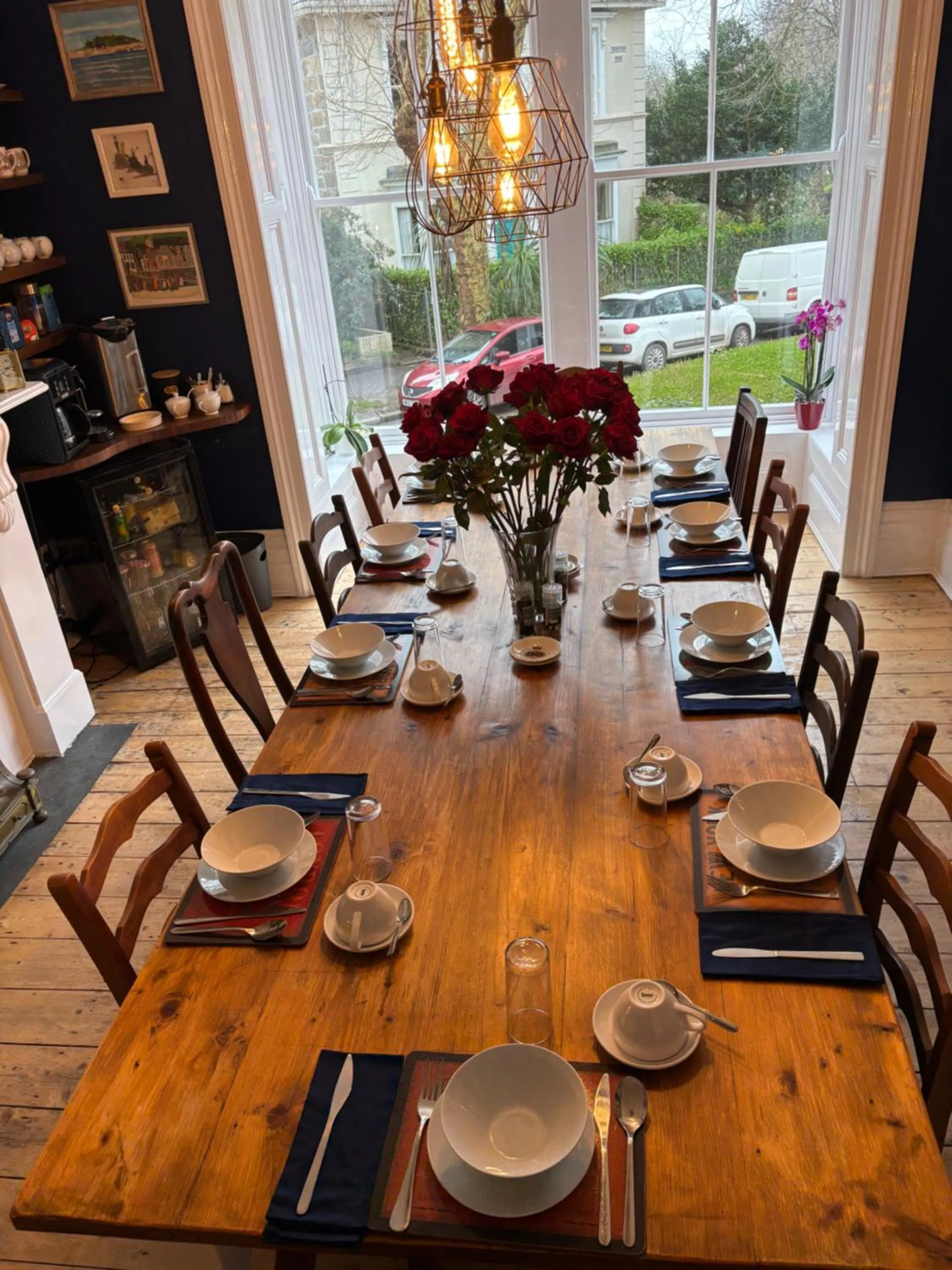 Restaurant/places to eat in Holbein House