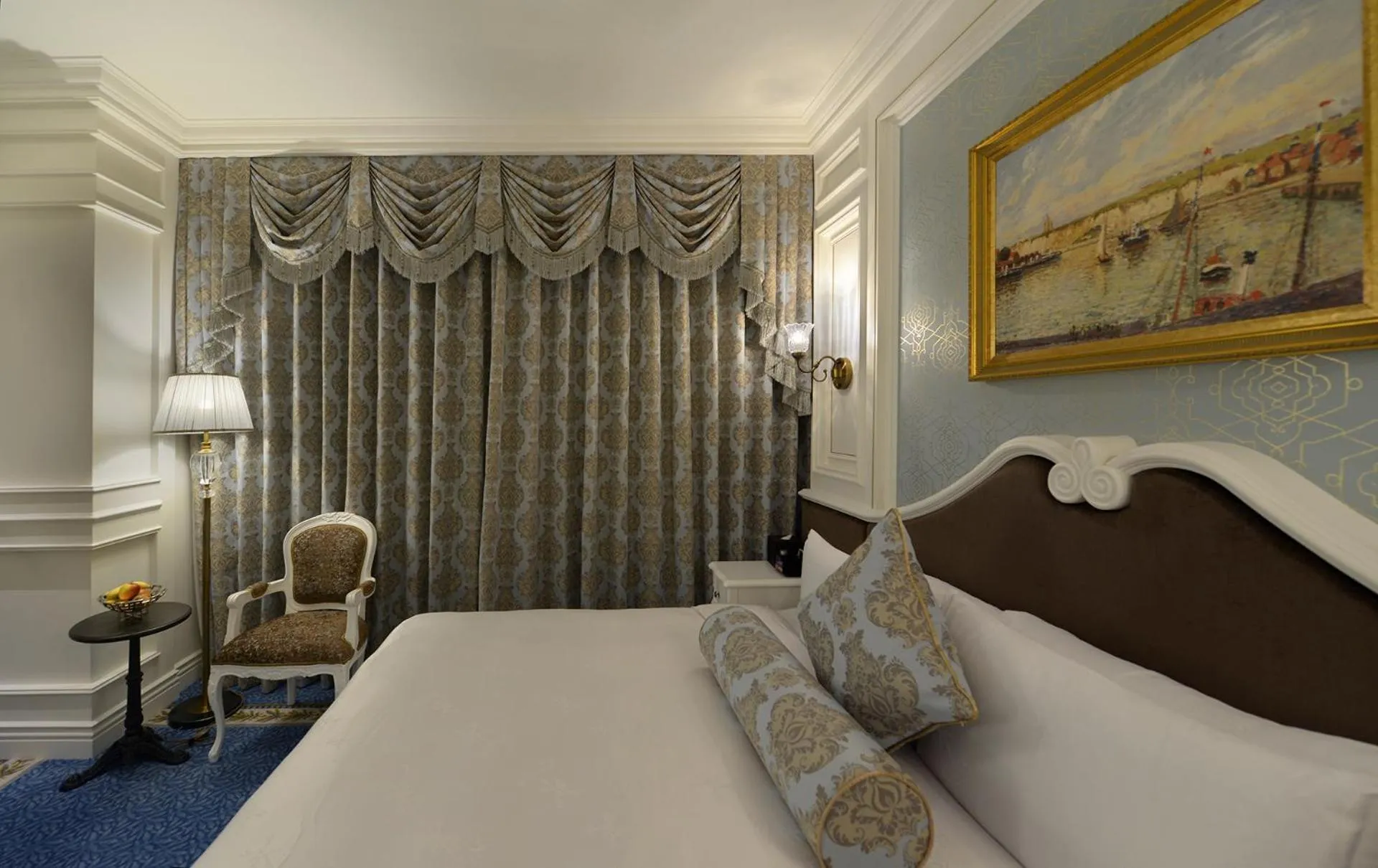 Bedroom, Bed in Golden Tulip RS Boutique Hotel-Tainan