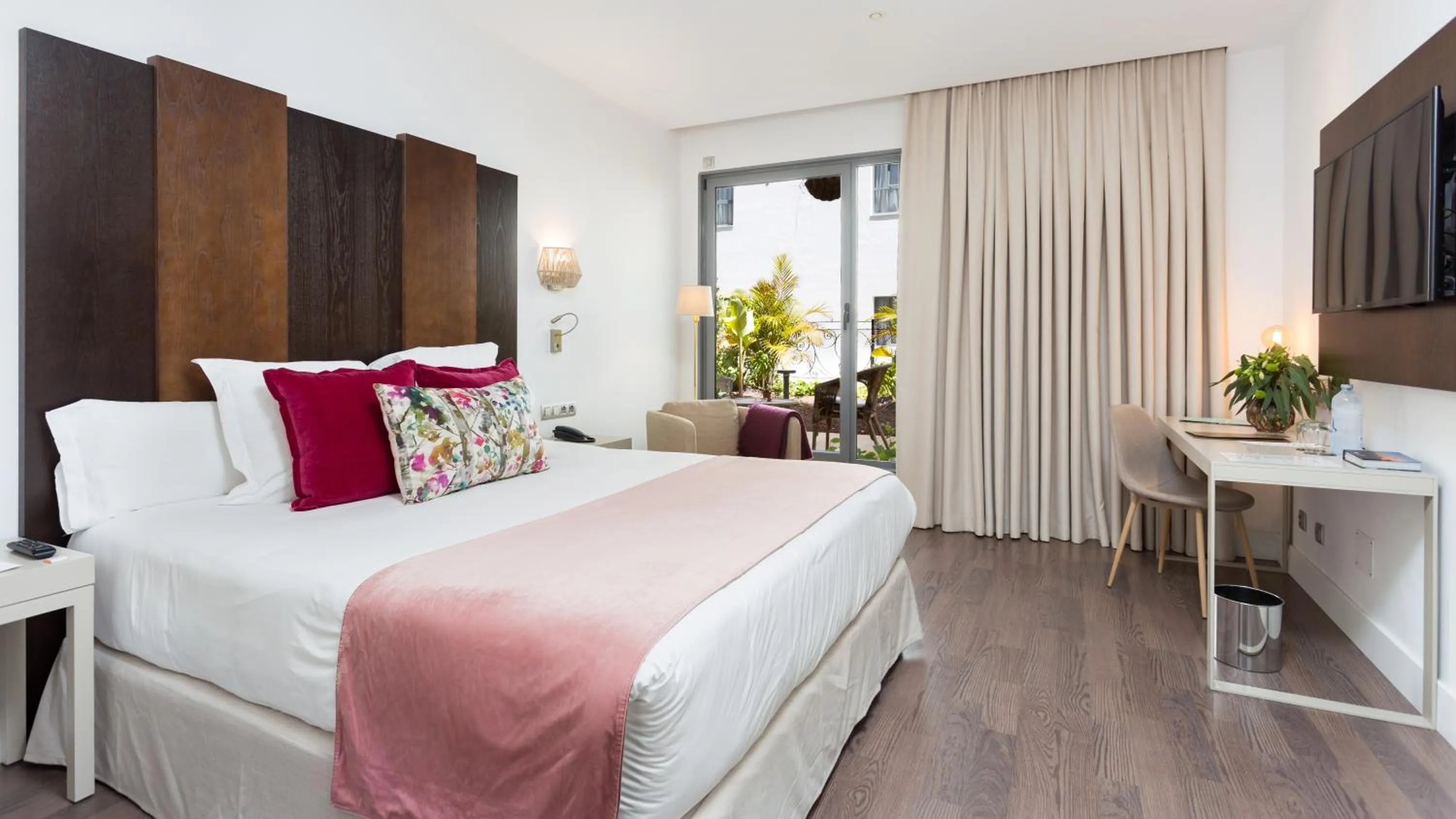 TV and multimedia, Bed in La Laguna Gran Hotel