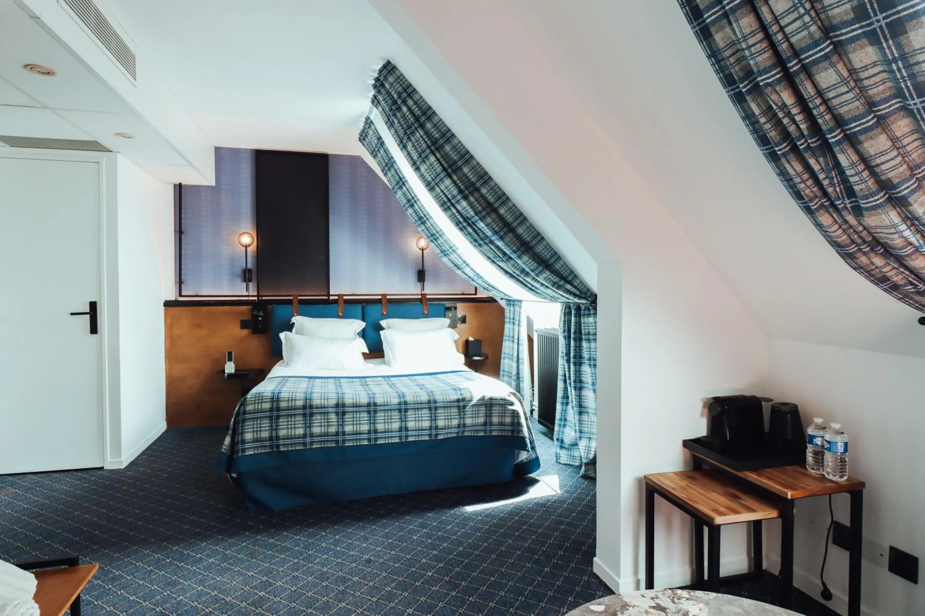 Bed in Hôtel Les Jardins de Deauville