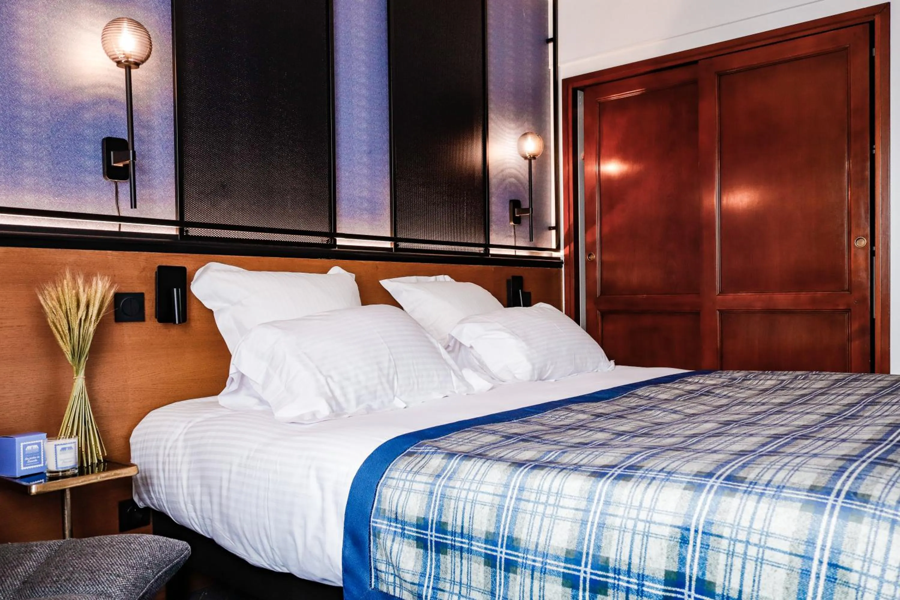 Bed in Hôtel Les Jardins de Deauville