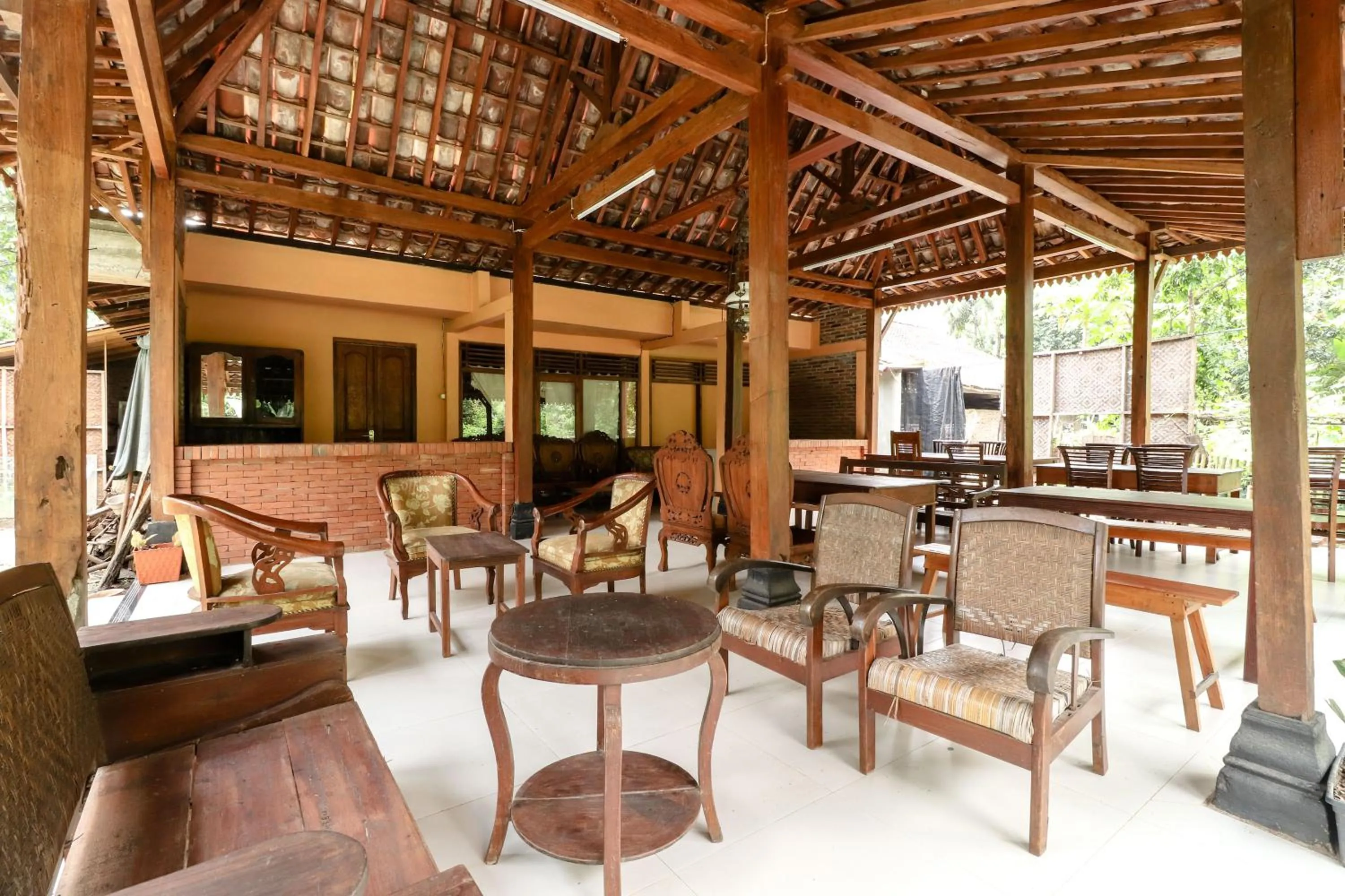 Restaurant/places to eat in Nurudin House