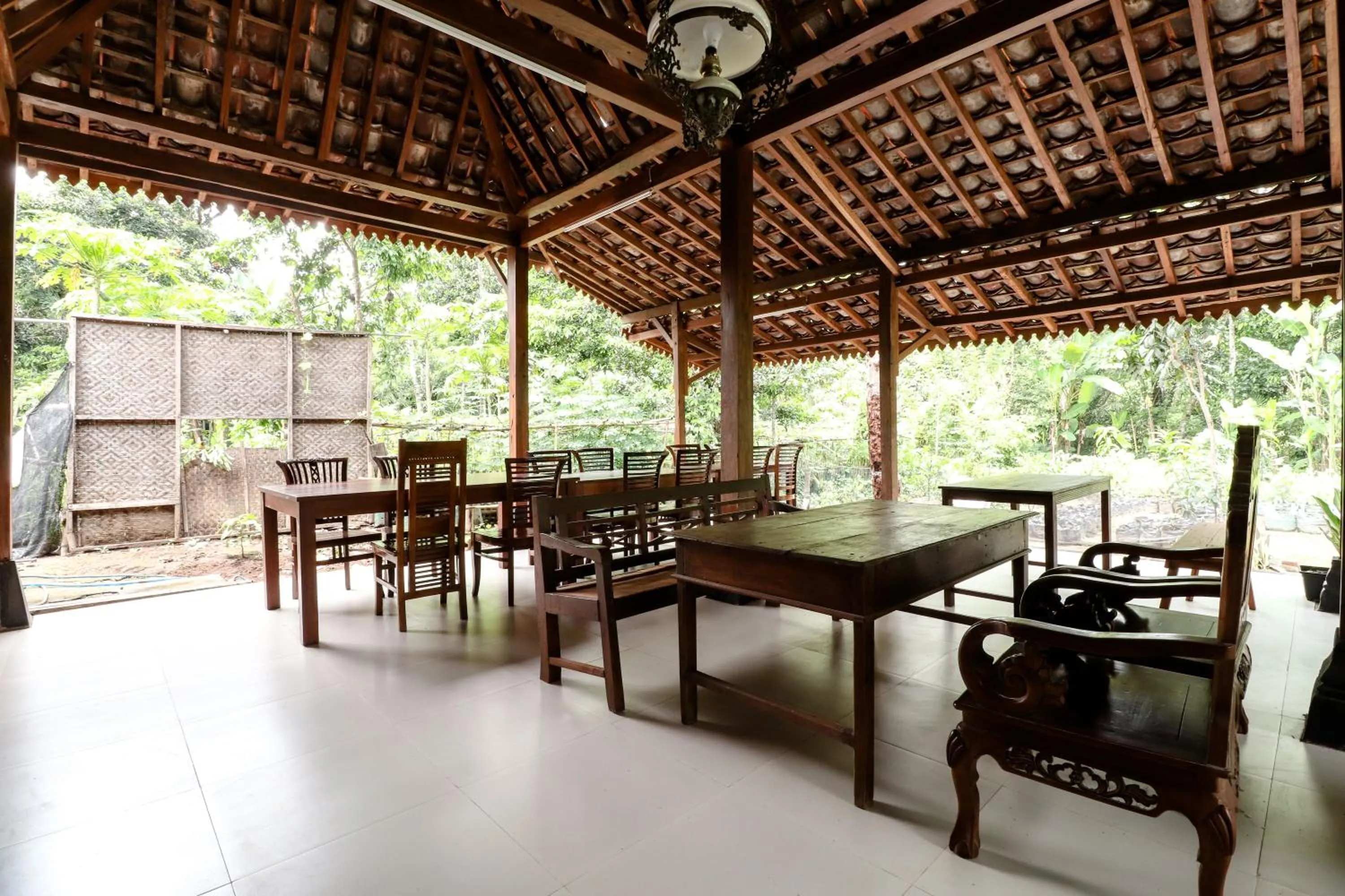 Restaurant/places to eat in Nurudin House