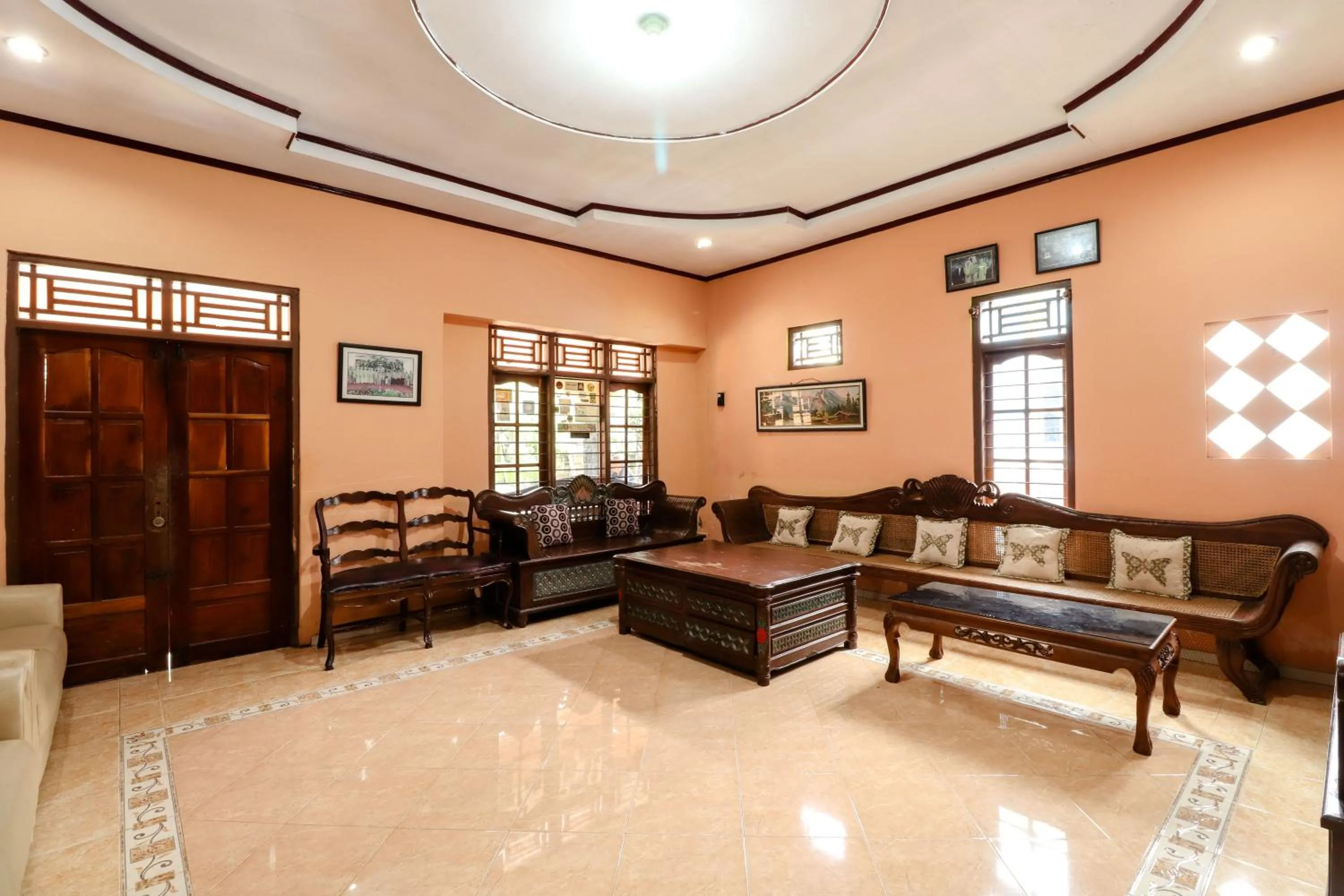 Lobby or reception in Nurudin House