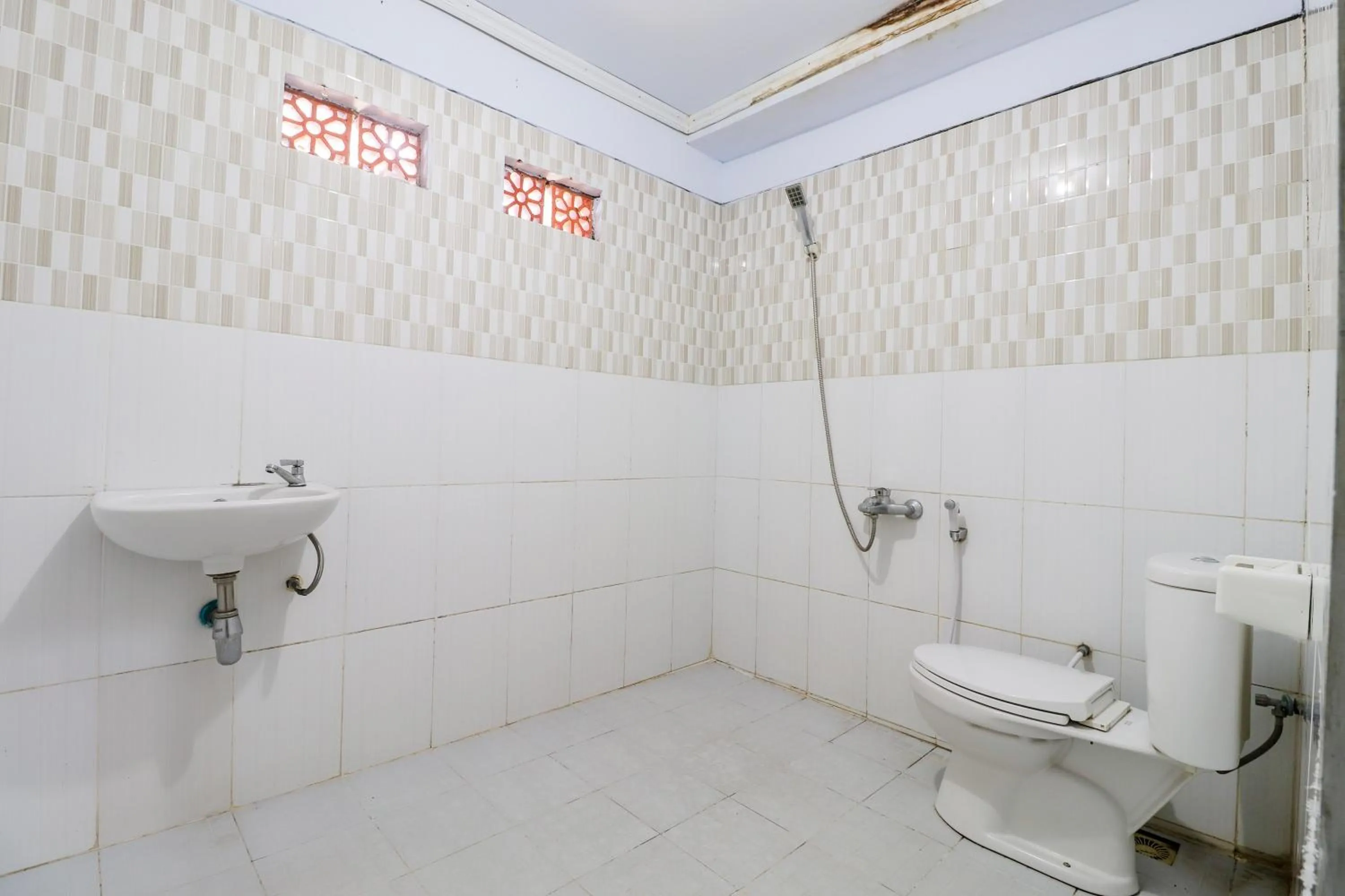 Bathroom in Nurudin House