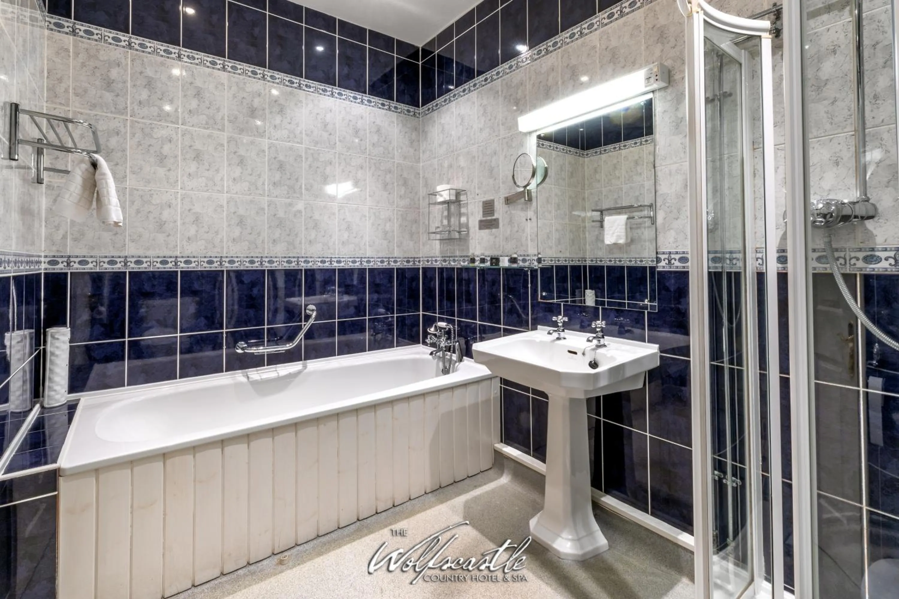 Bathroom in Wolfscastle Country Hotel