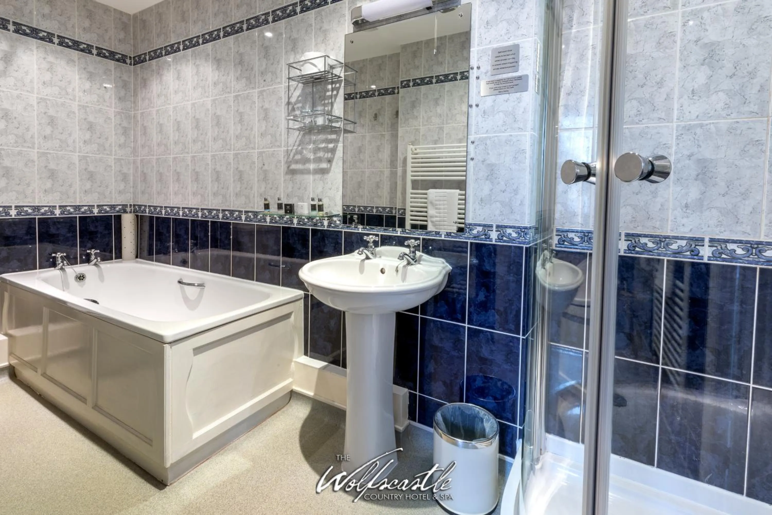 Shower in Wolfscastle Country Hotel