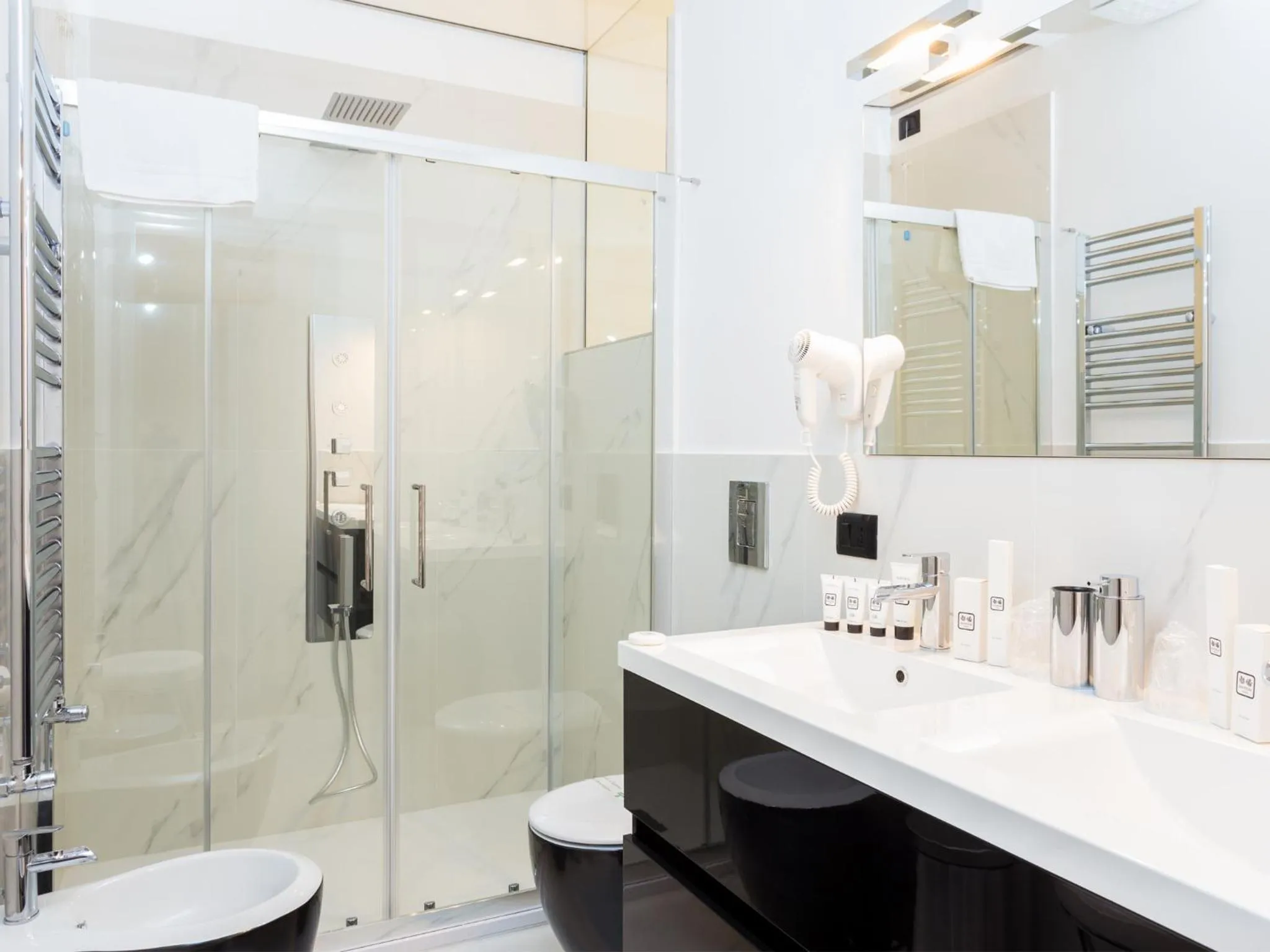 Shower in Queen Palace Suites