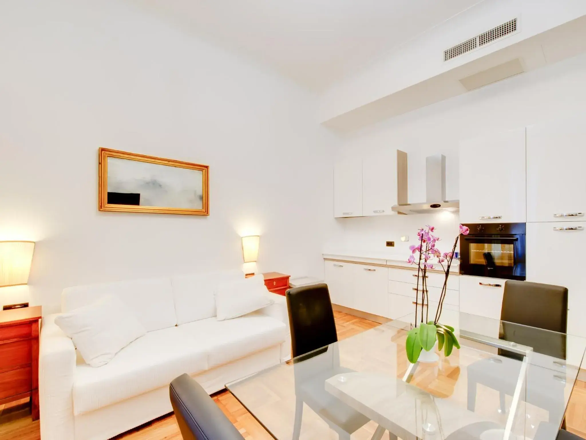 One-Bedroom Apartment (4 Adults) in Queen Palace Suites One-Bedroom Apartment (4 Adults) in Queen Palace Suites