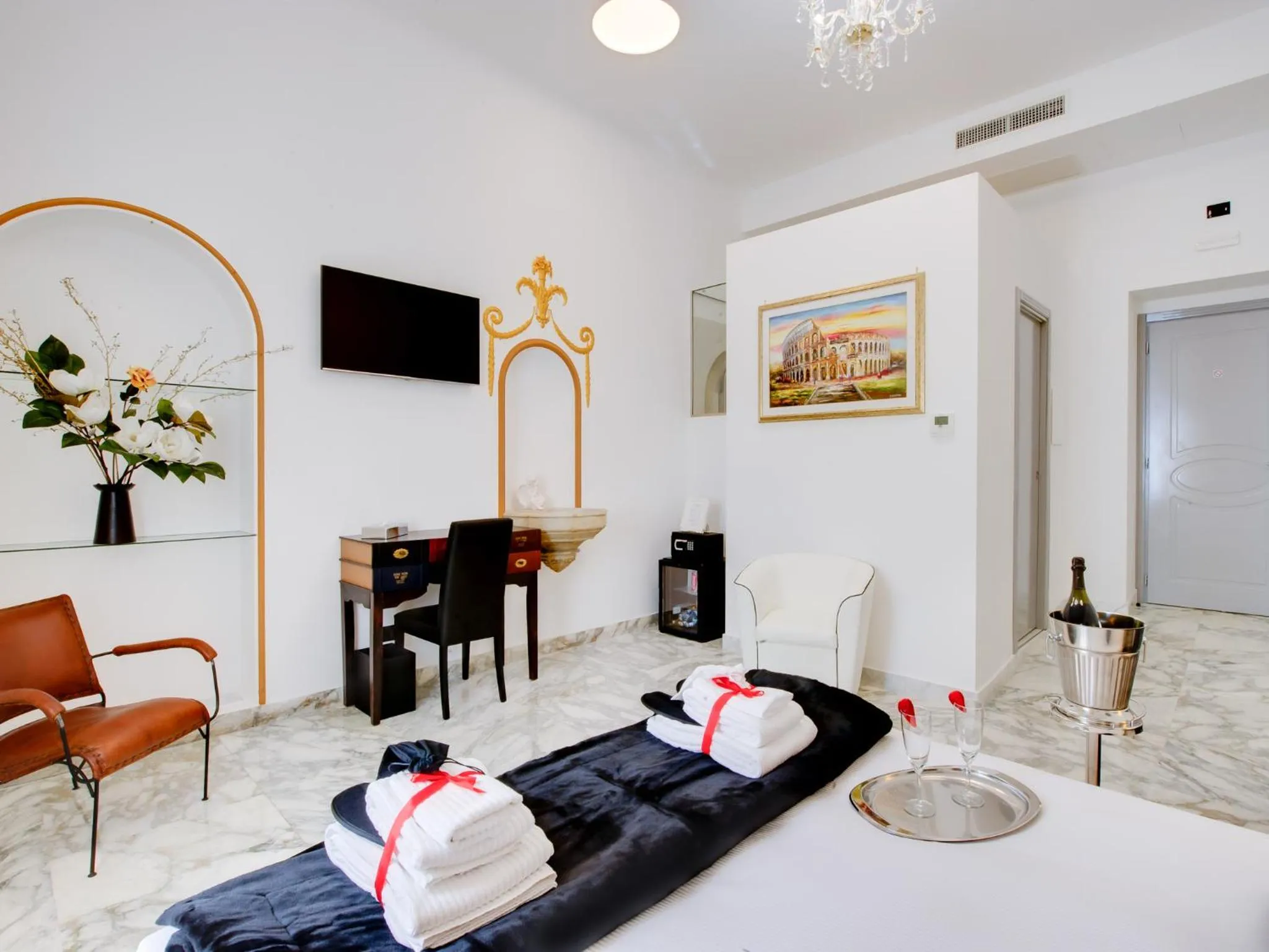 TV and multimedia, Bed in Queen Palace Suites