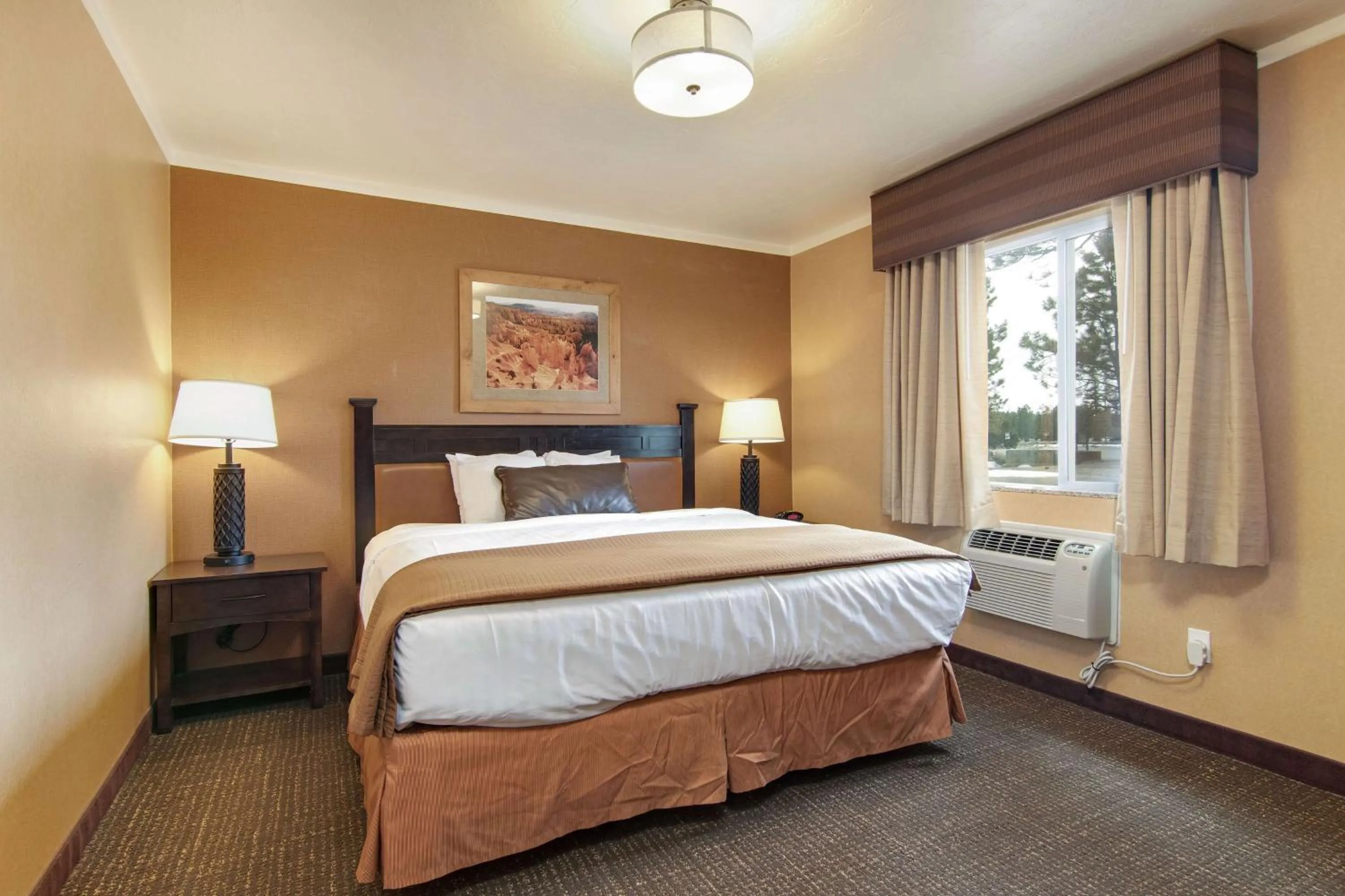 Photo of the whole room, Bed in Best Western PLUS Ruby's Inn