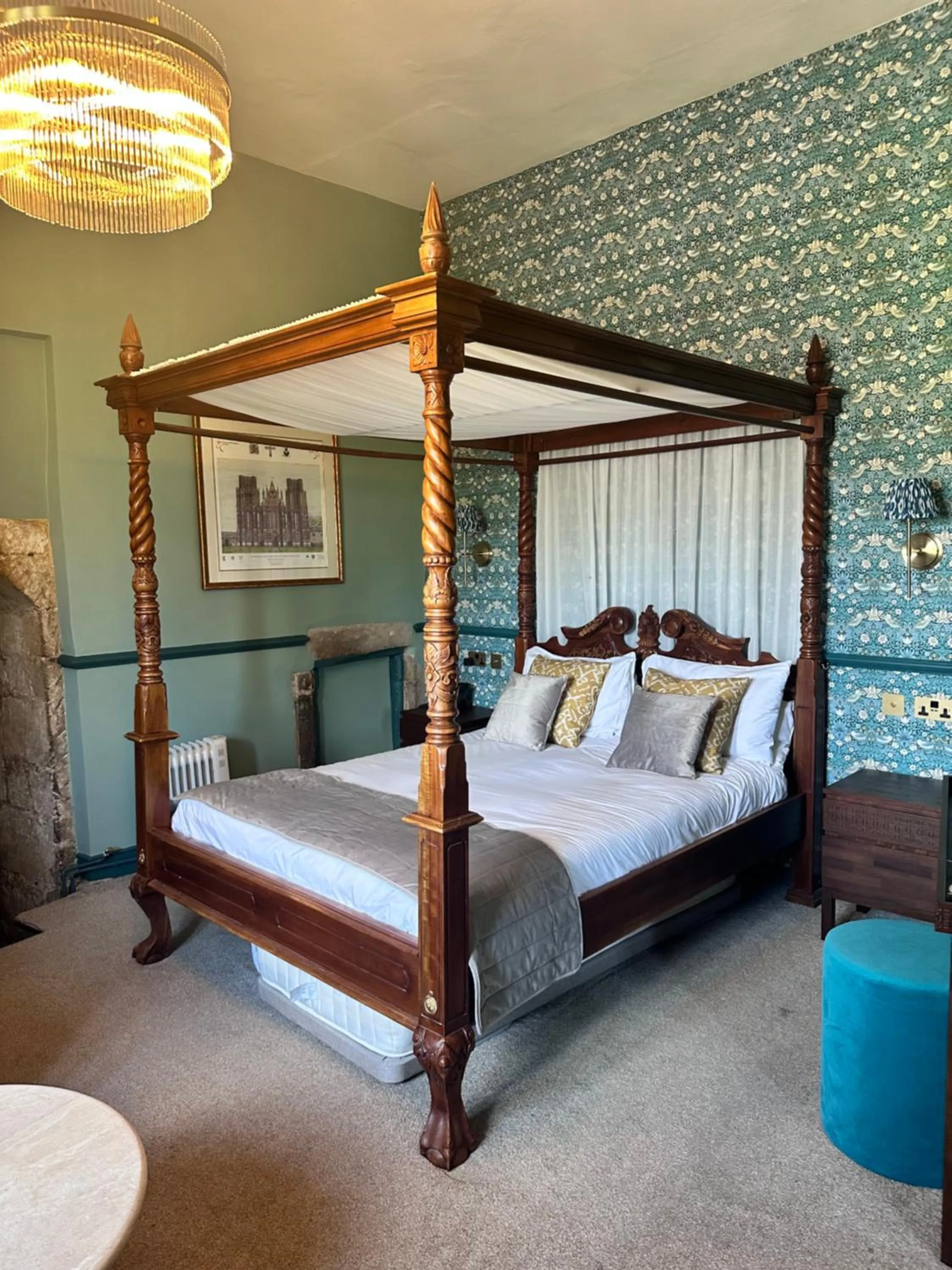 Bed in The Ancient Gatehouse & Rugantino Restaurant