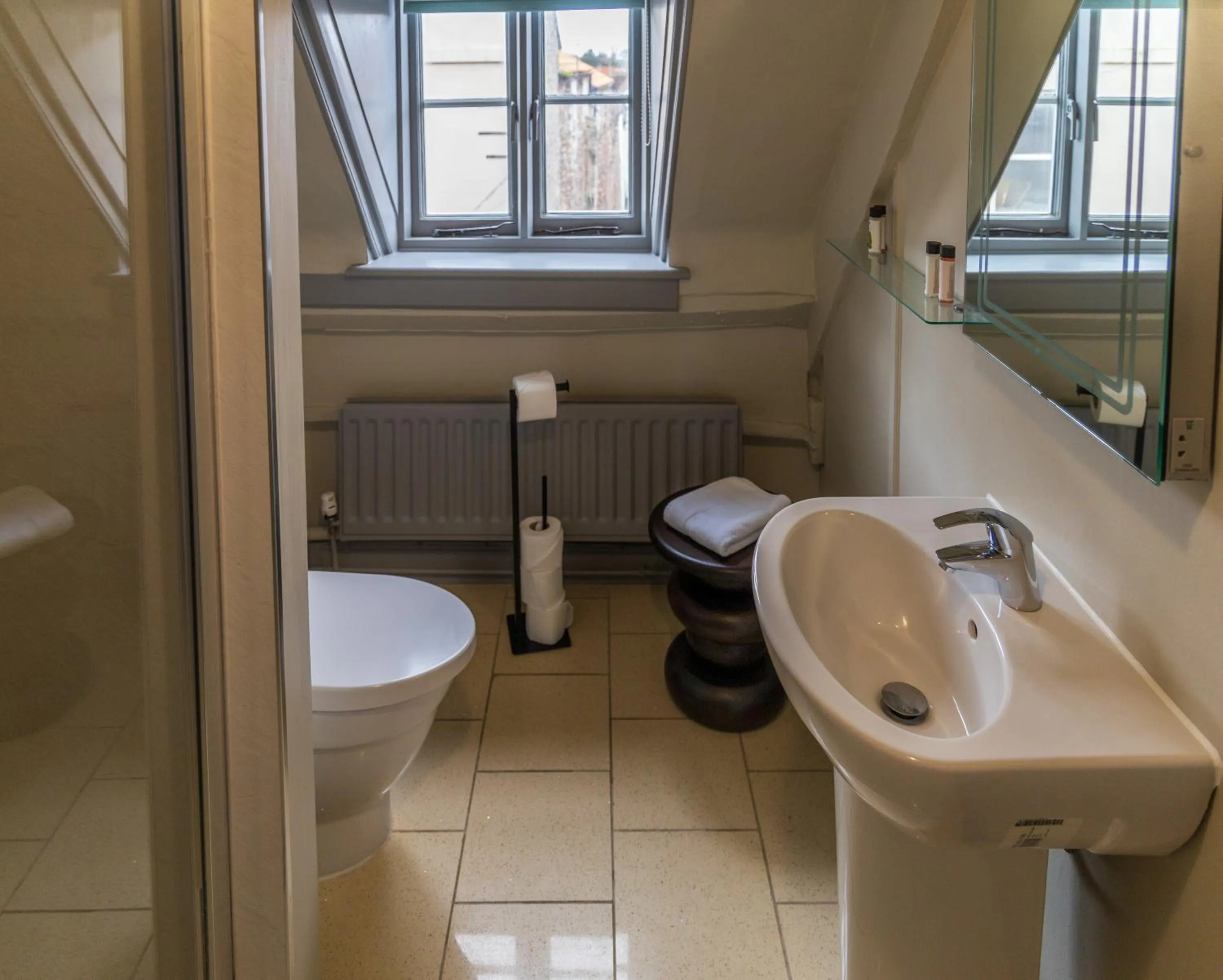 Toilet in The Ancient Gatehouse & Rugantino Restaurant