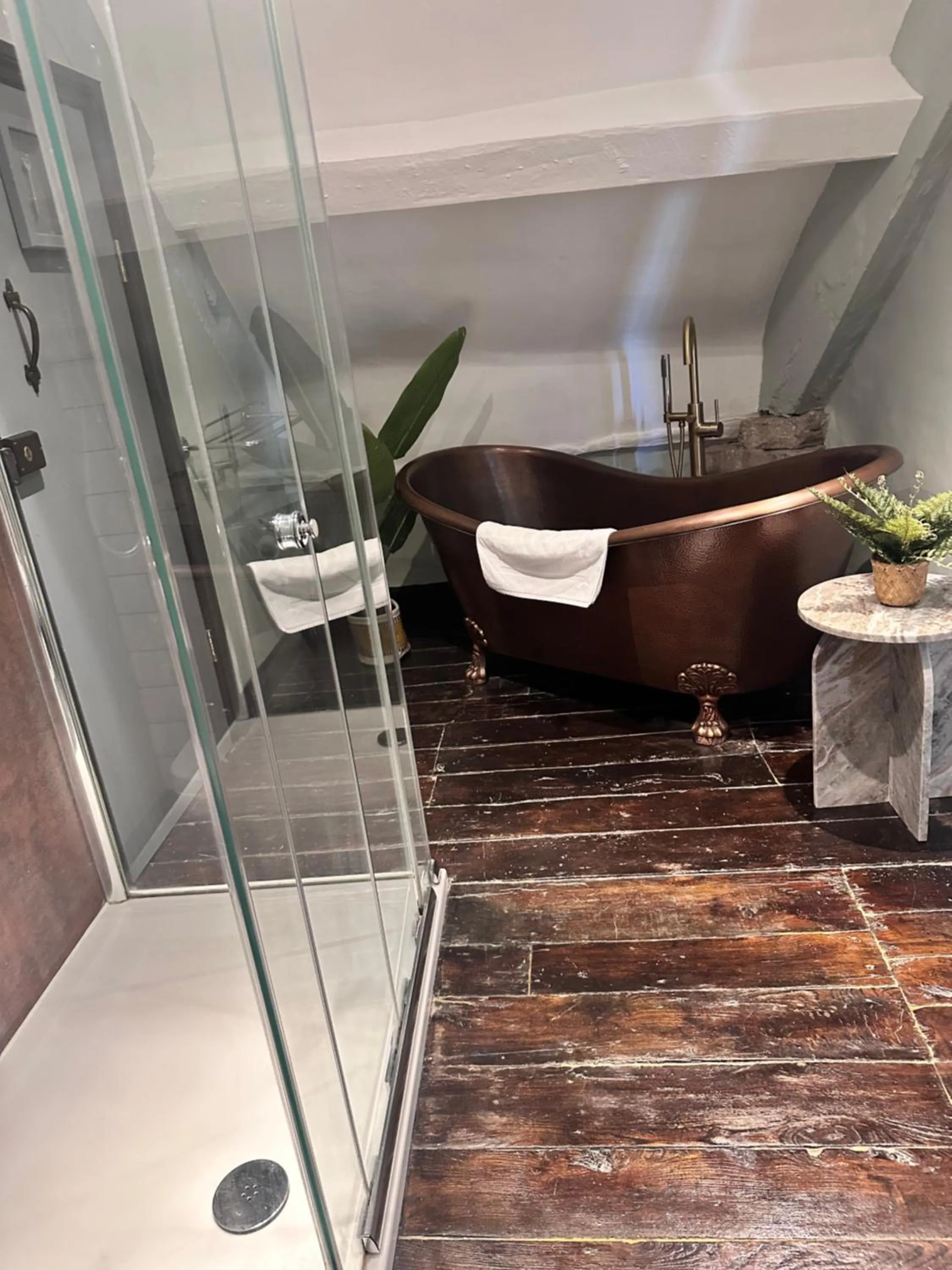 Shower in The Ancient Gatehouse & Rugantino Restaurant