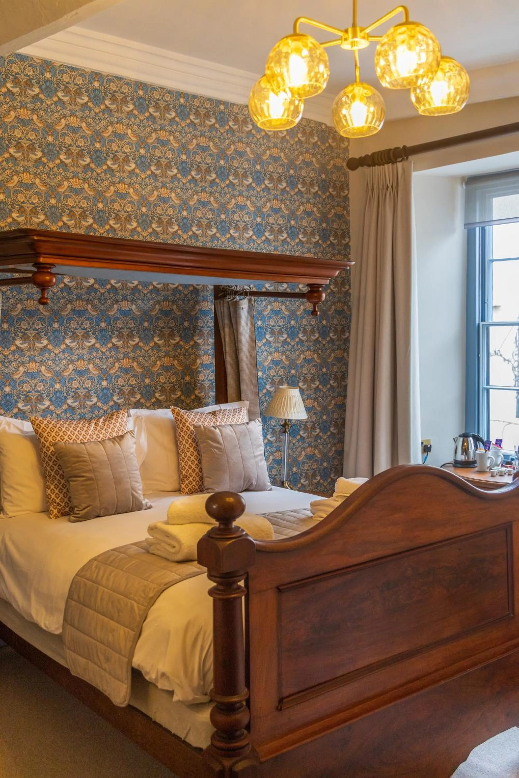 Bed in The Ancient Gatehouse & Rugantino Restaurant